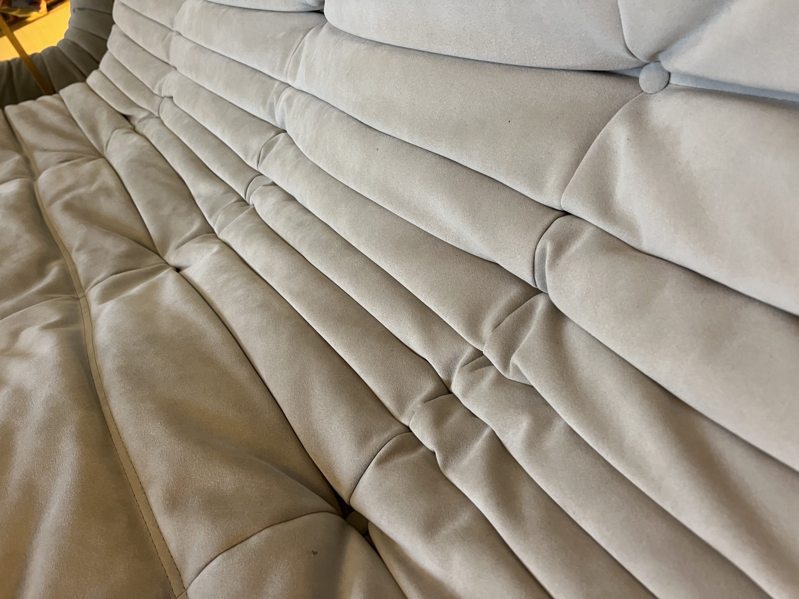 Canapé 3 places Togo en microfibre – Image 6