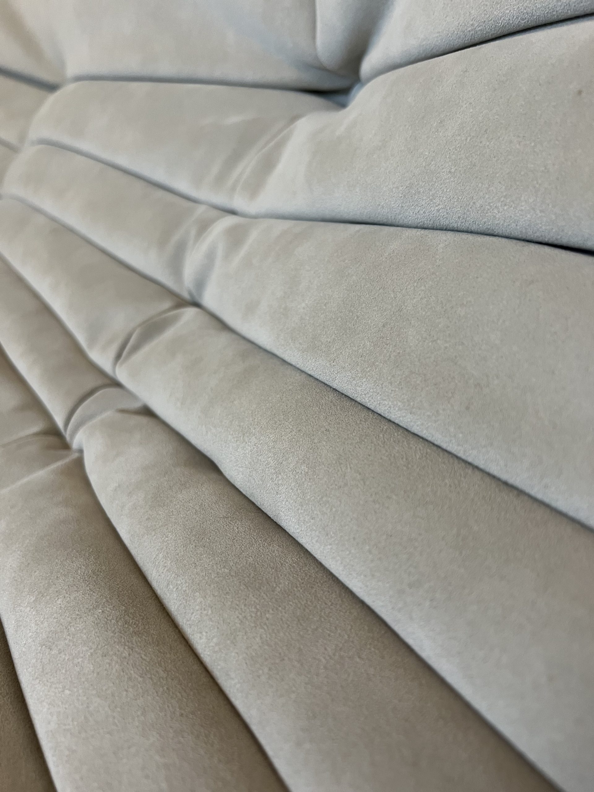 Canapé 3 places Togo en microfibre – Image 3