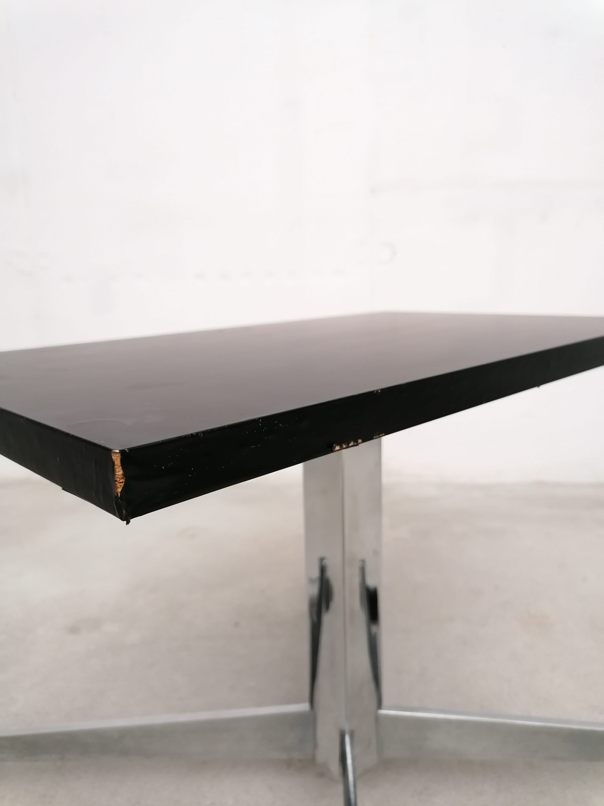 Table d'appoint sur roulettes – Image 5