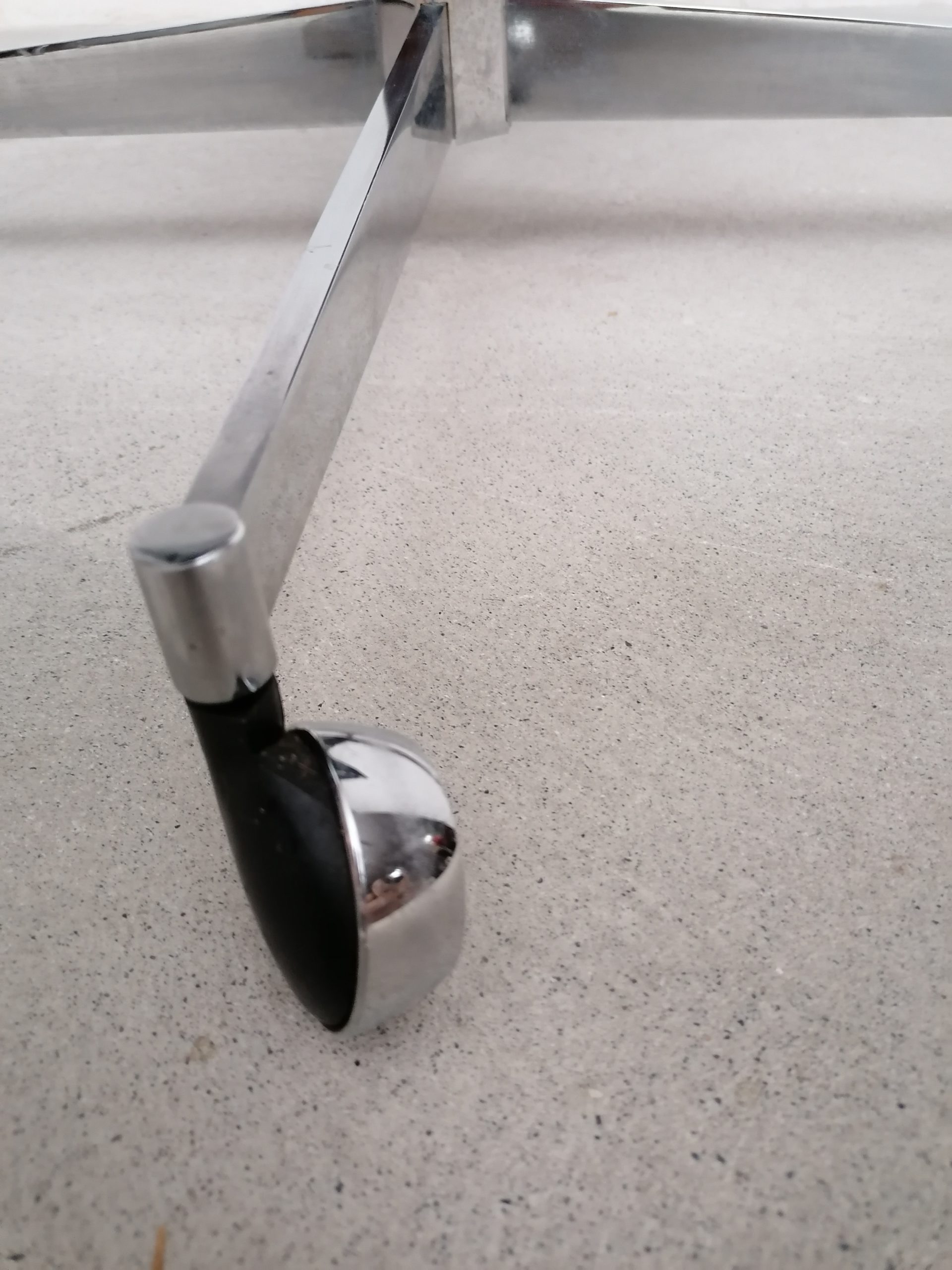 Table d'appoint sur roulettes – Image 6