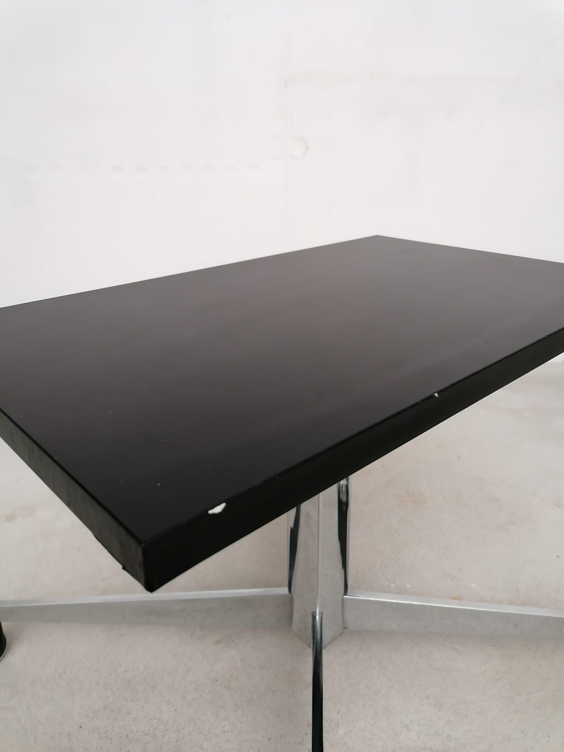 Table d'appoint sur roulettes – Image 7