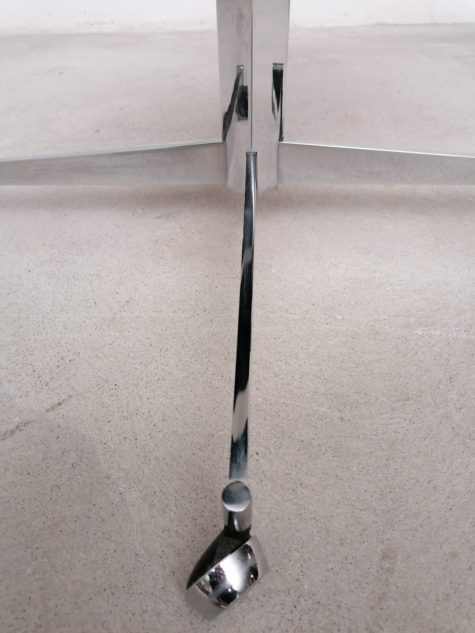 Table d'appoint sur roulettes – Image 8