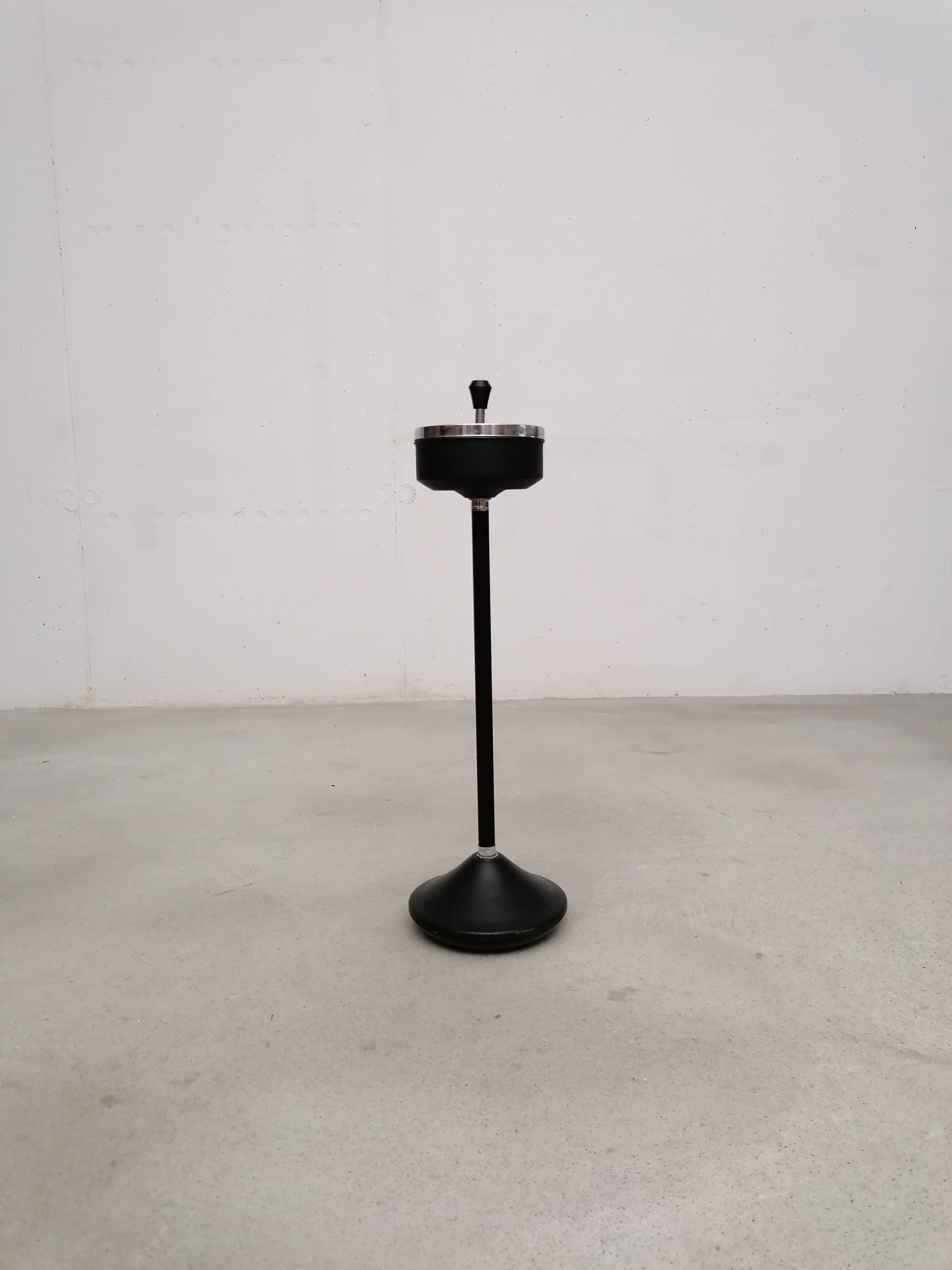 Cendrier sur pied – Image 2