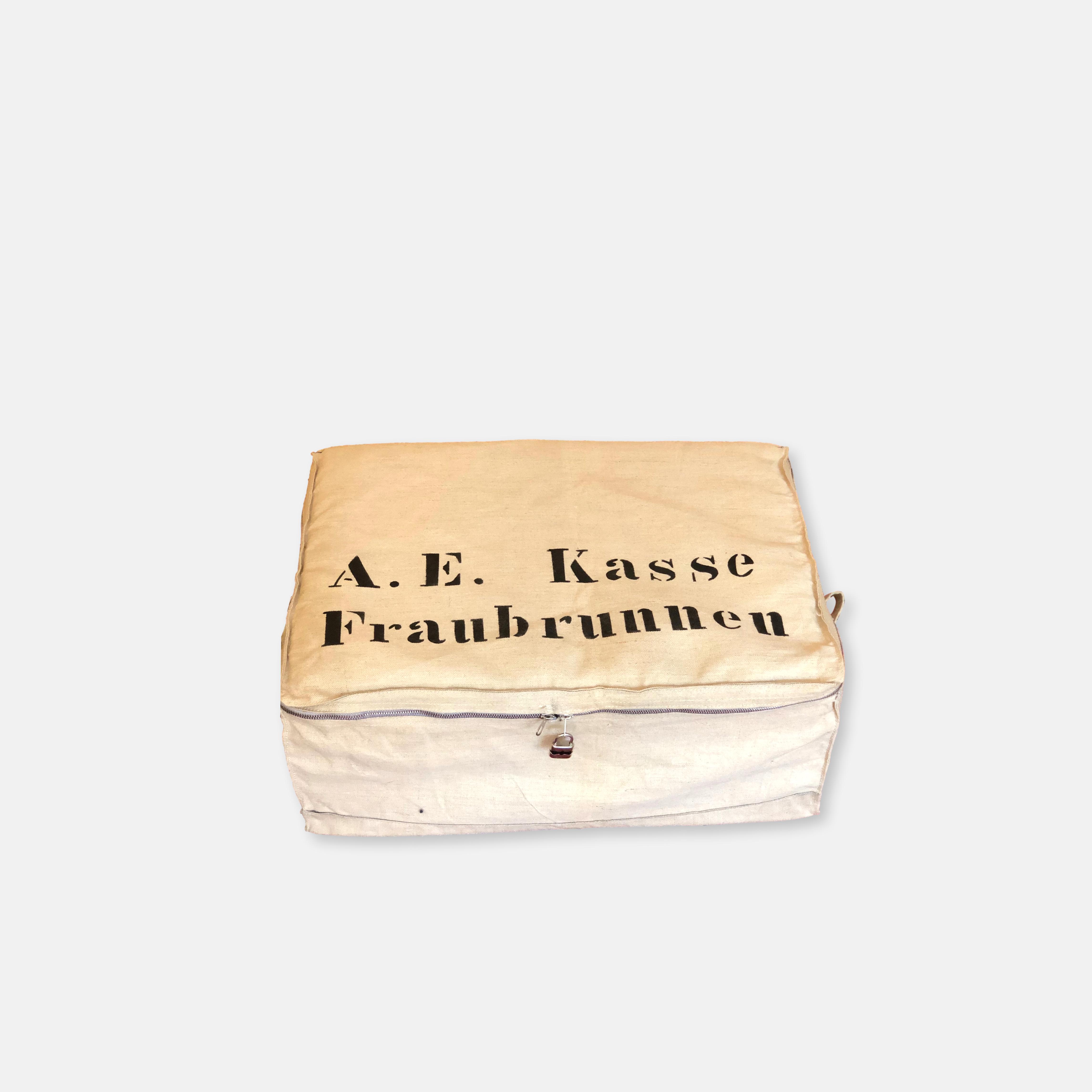 Coussin - Pouf fait à partir d'un sac de banque - A. E. Kasse Fraubrunnen