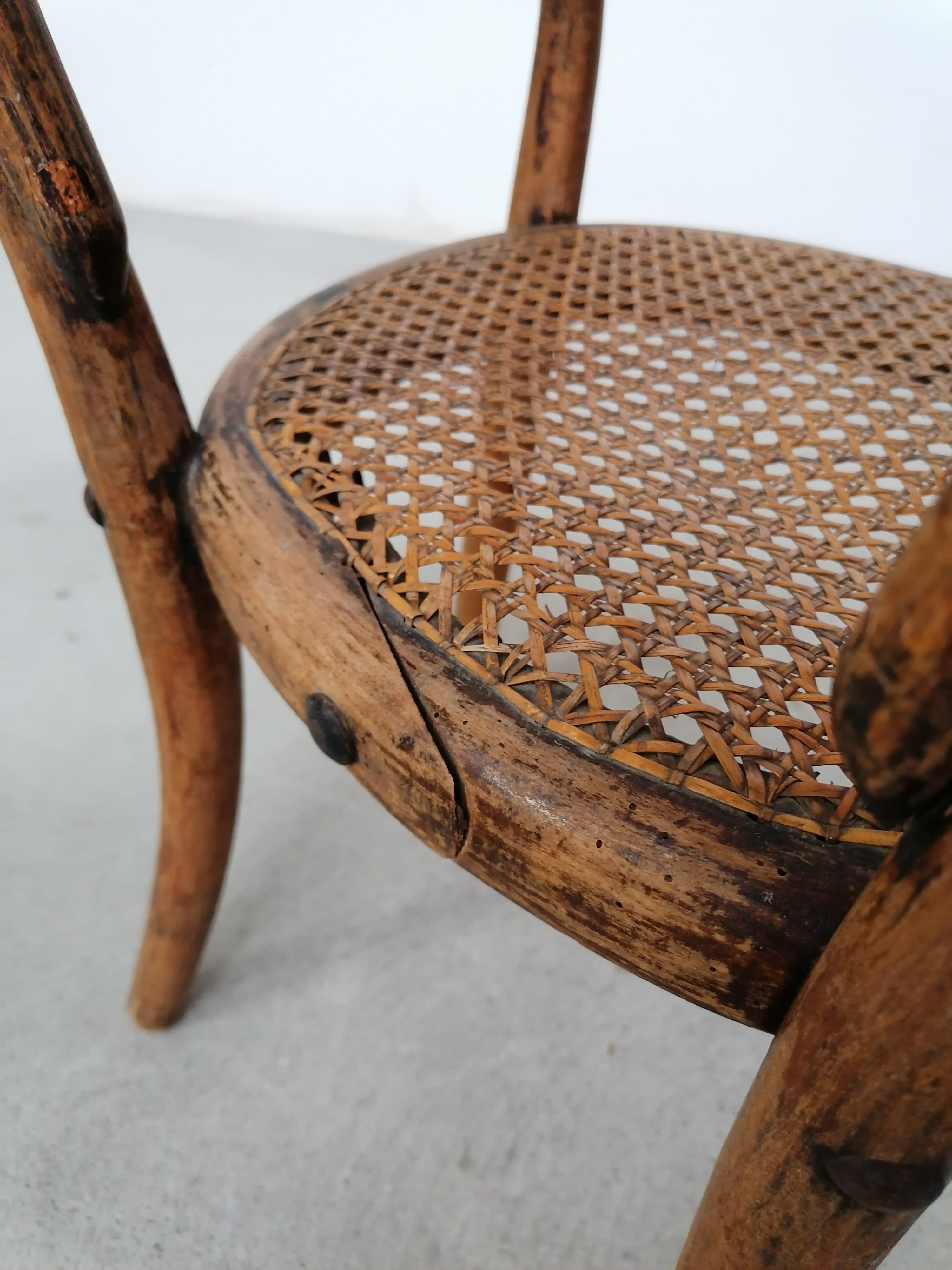 Chaise enfant en bois courbé – Image 10