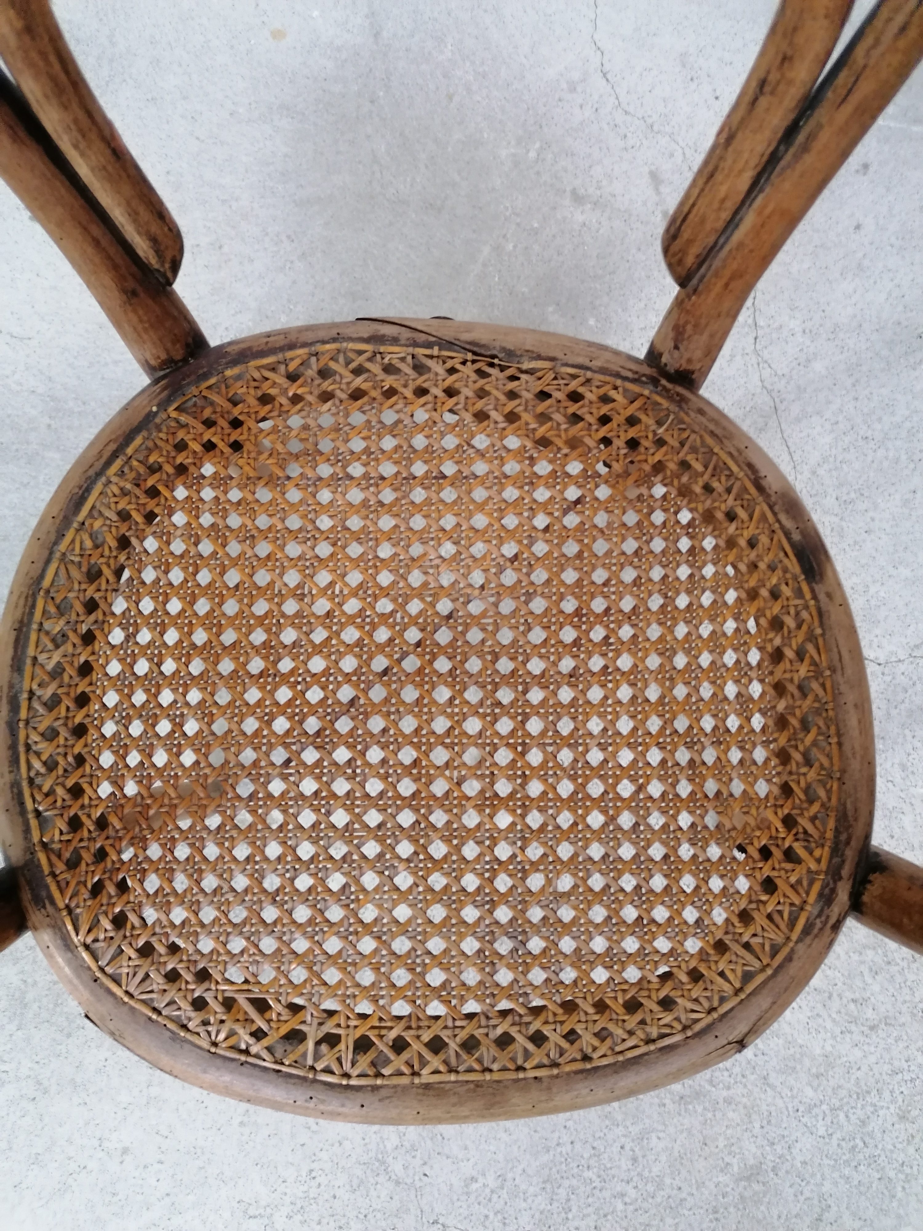 Chaise enfant en bois courbé – Image 11