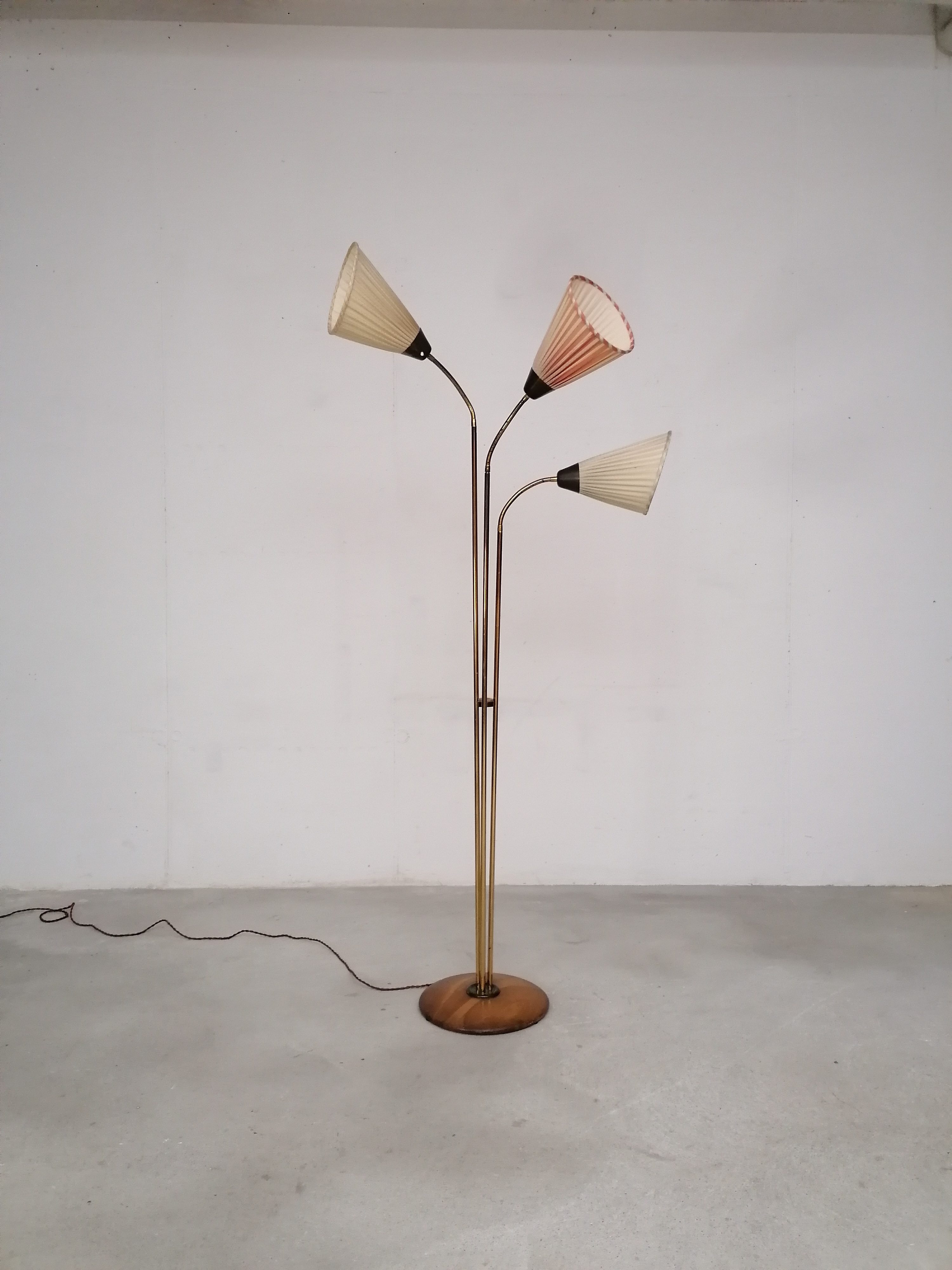 Lampadaire à trois bras – Image 2