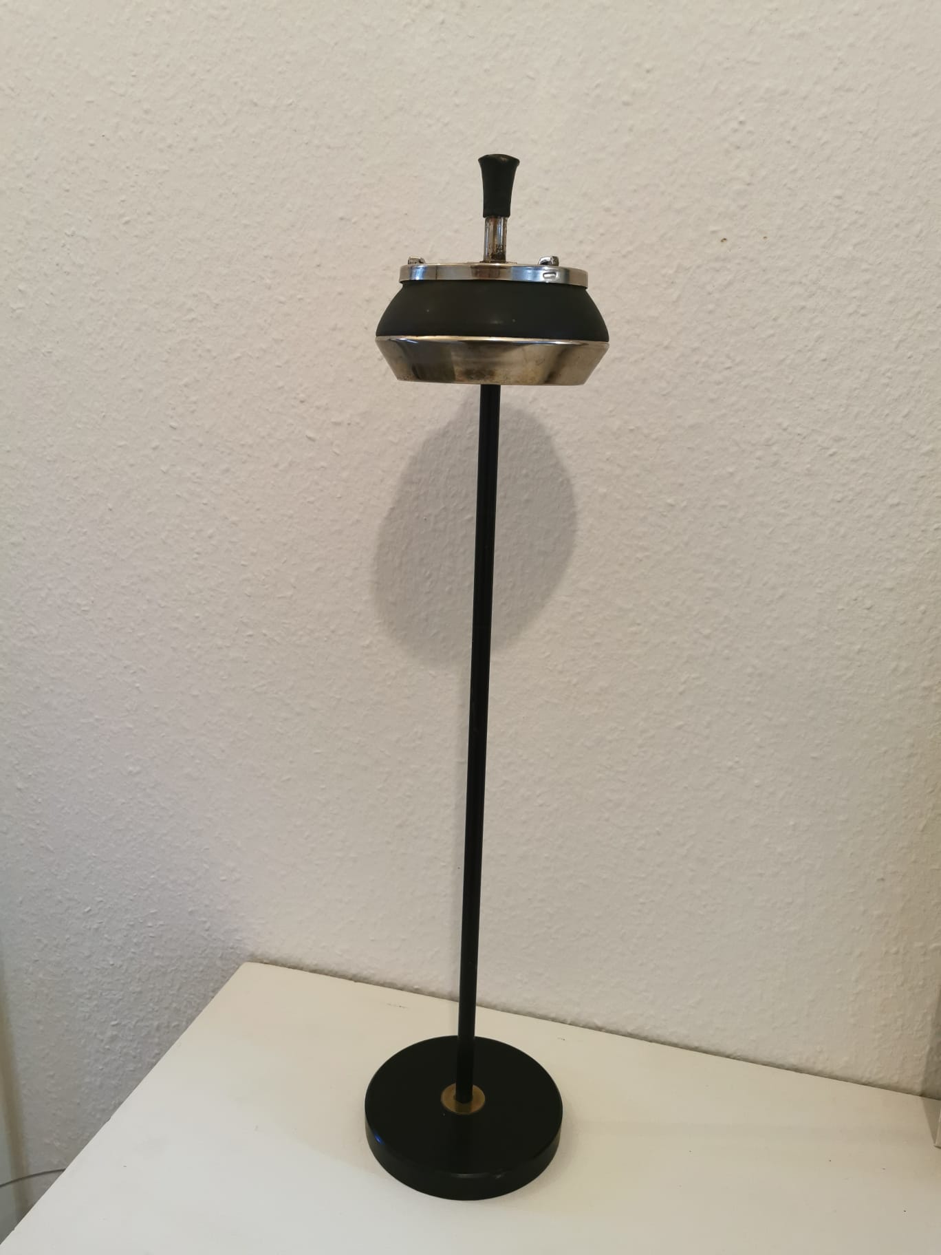Cendrier sur pied vintage – Image 3