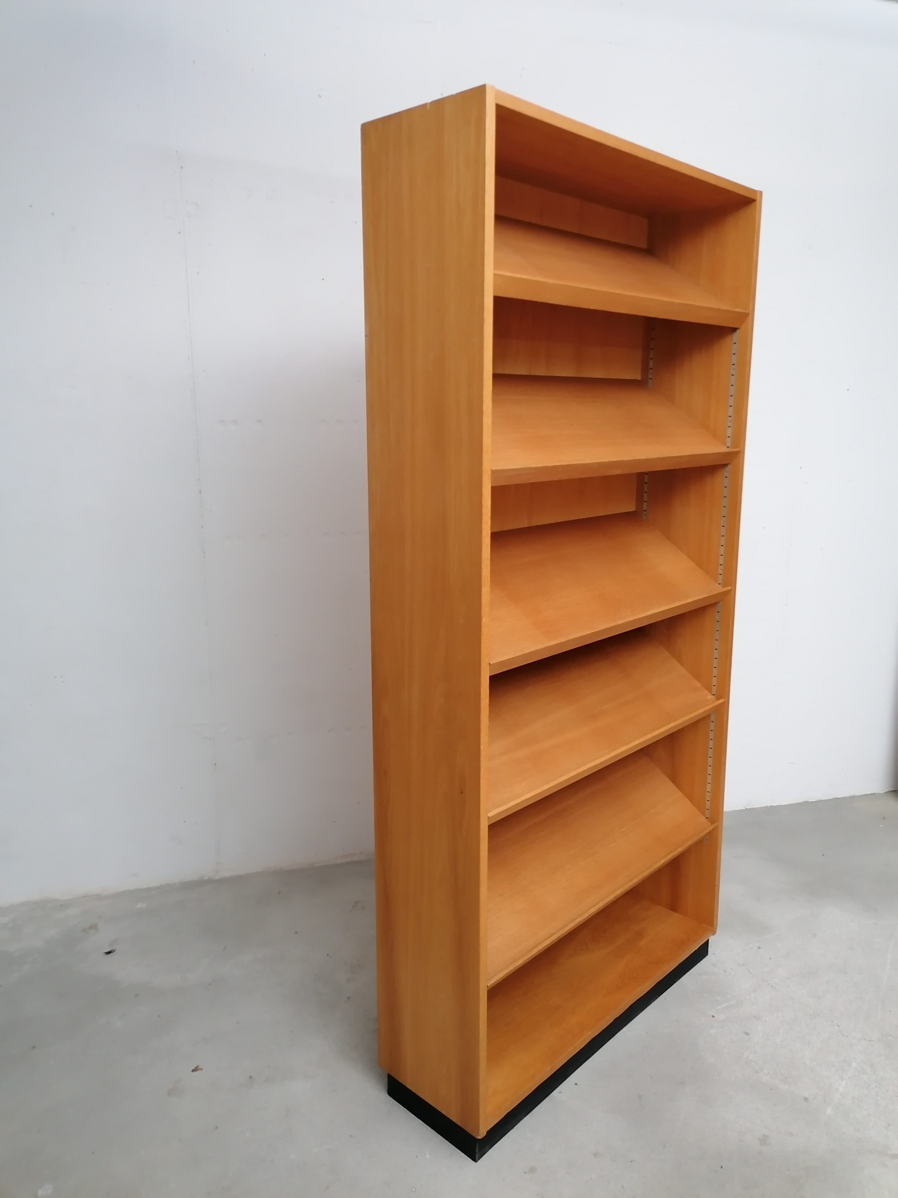 Meuble présentoir – Image 7