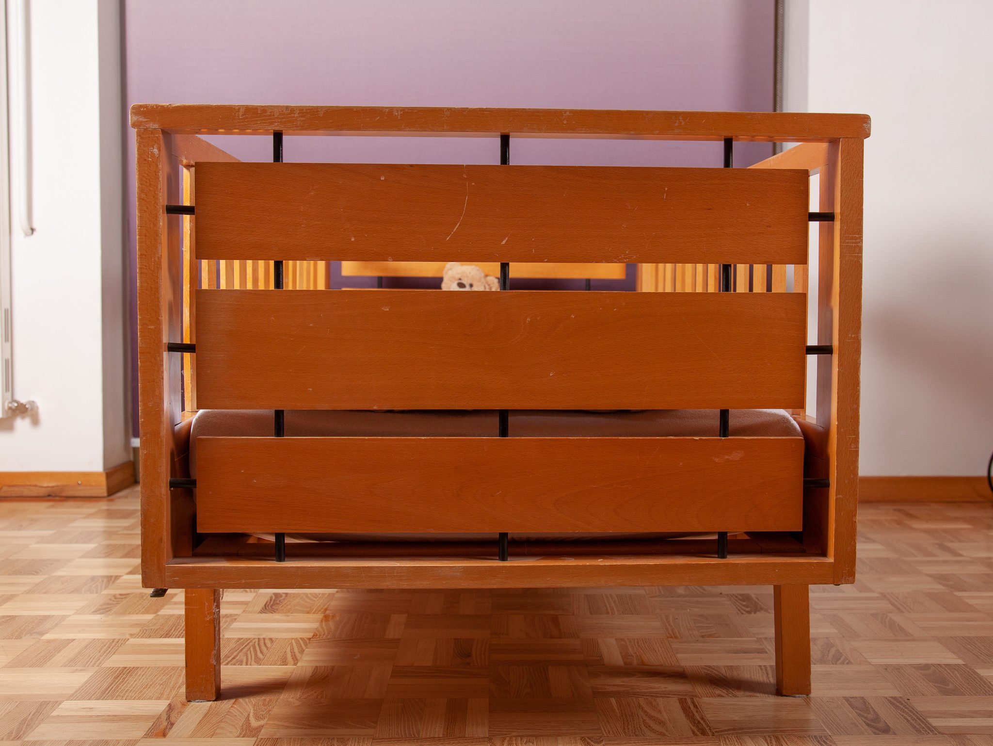 Lit enfant à barreaux années 60 – Image 10