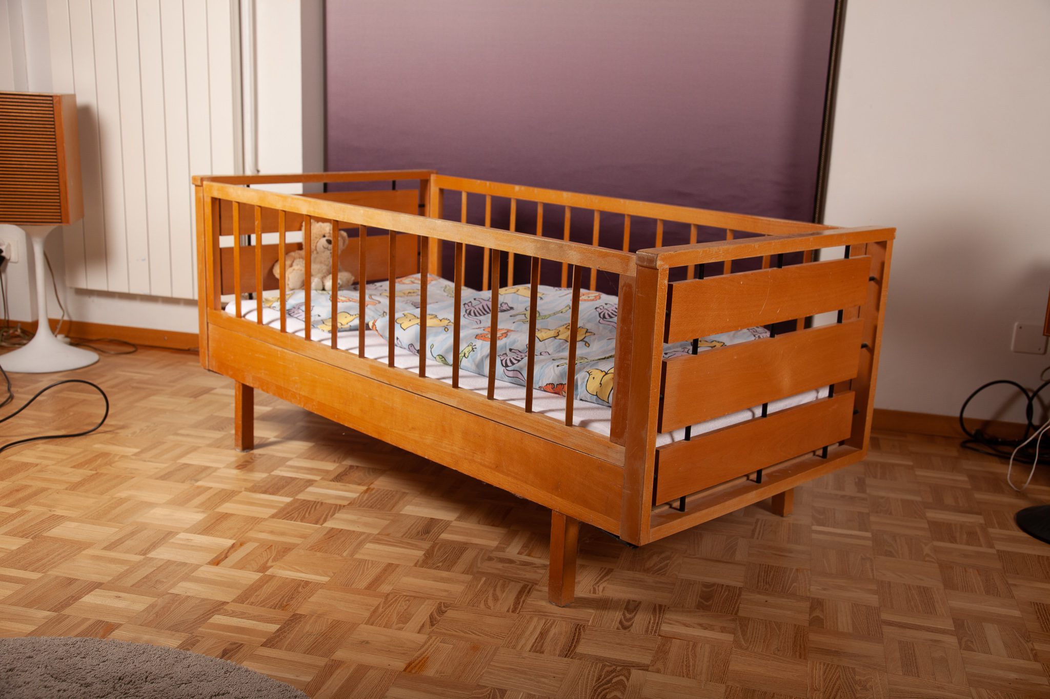 Lit enfant à barreaux années 60 – Image 4