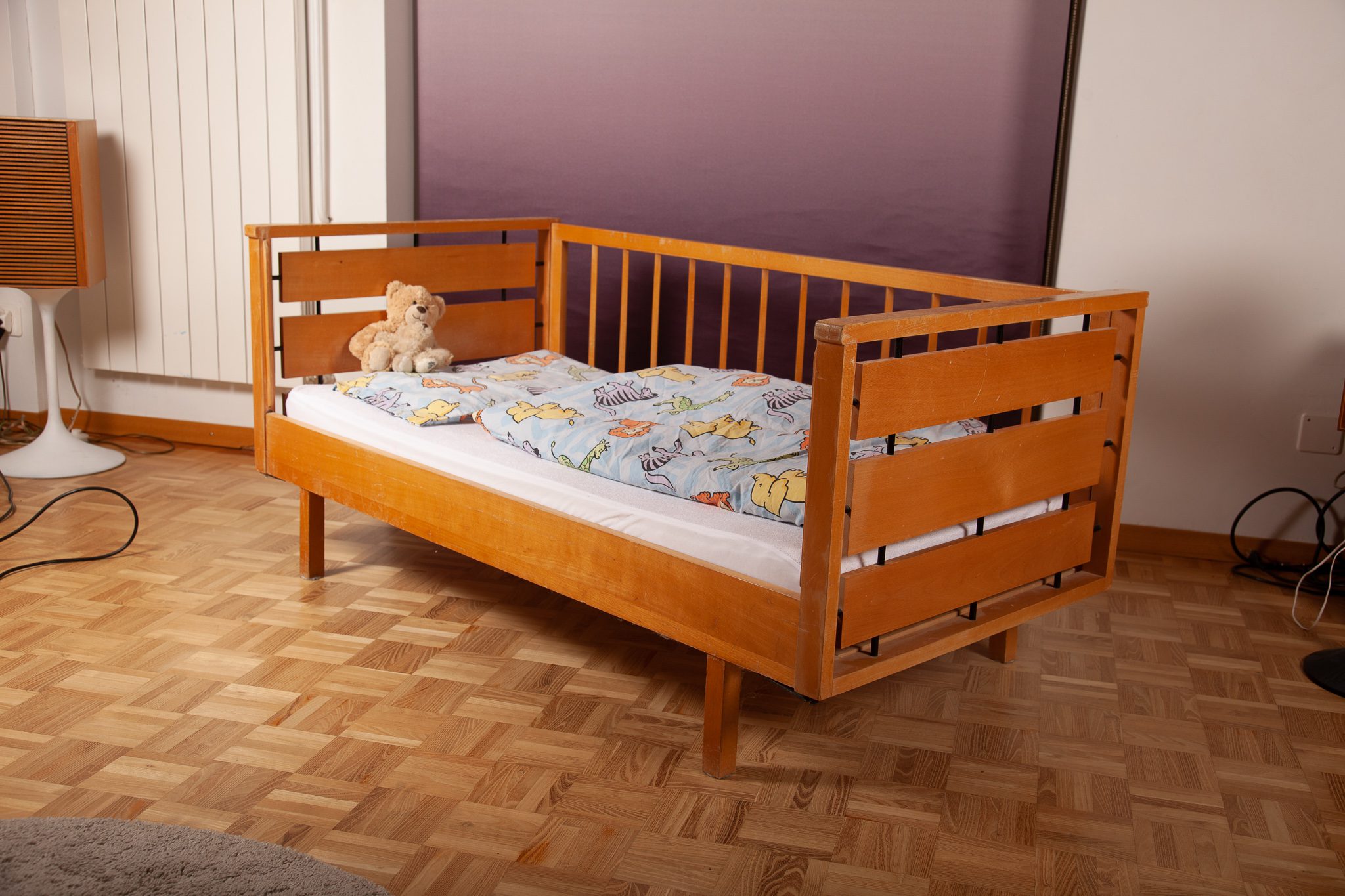 Lit enfant à barreaux années 60 – Image 2