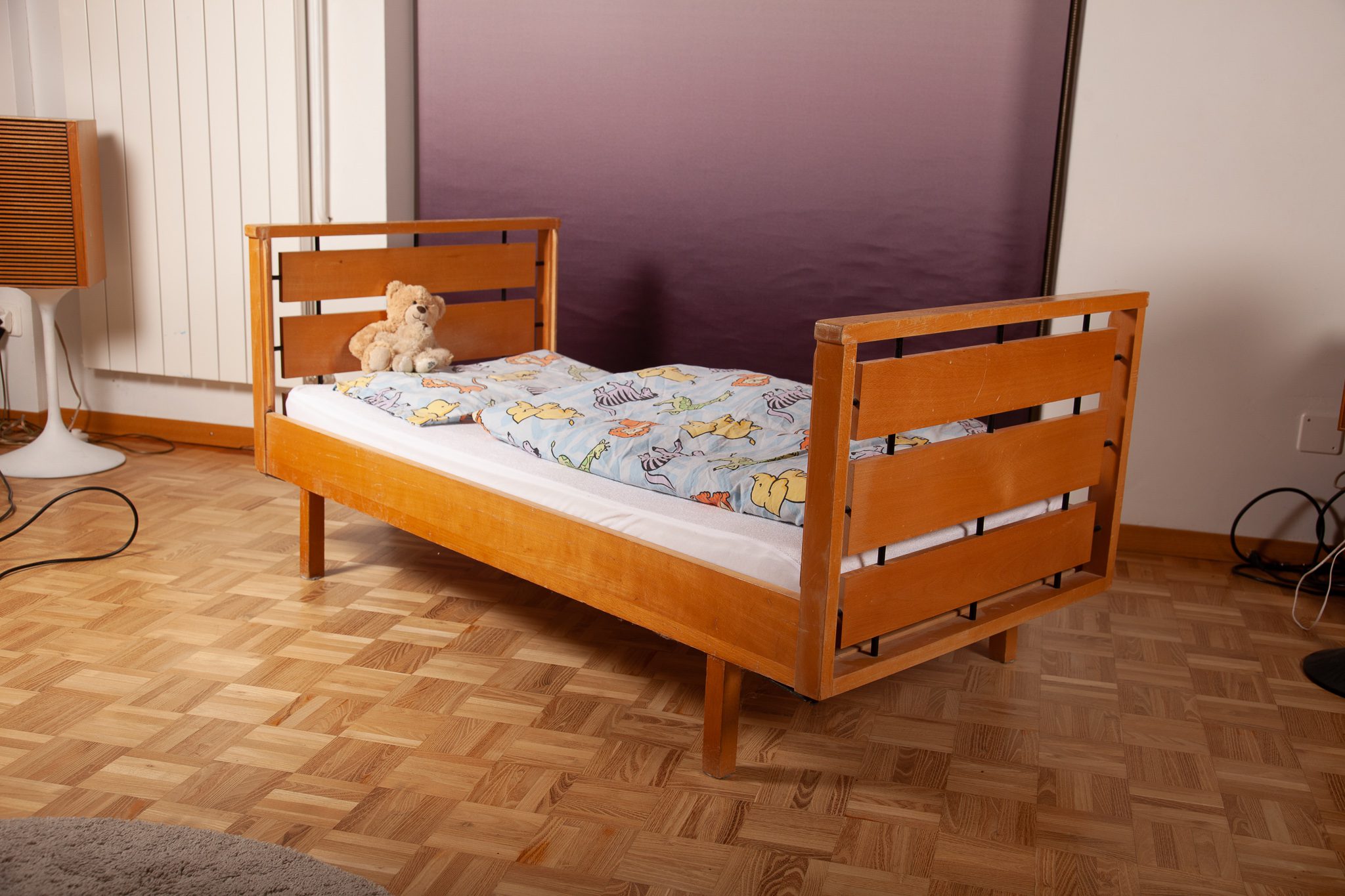 Lit enfant à barreaux années 60 – Image 5