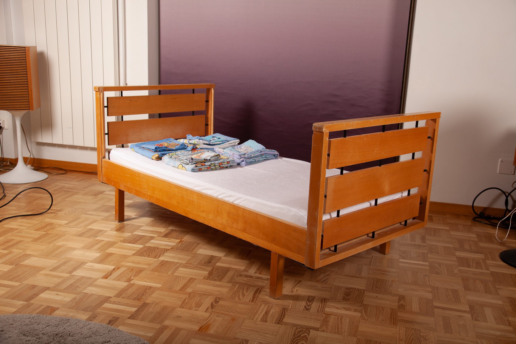 Lit enfant à barreaux années 60 – Image 8