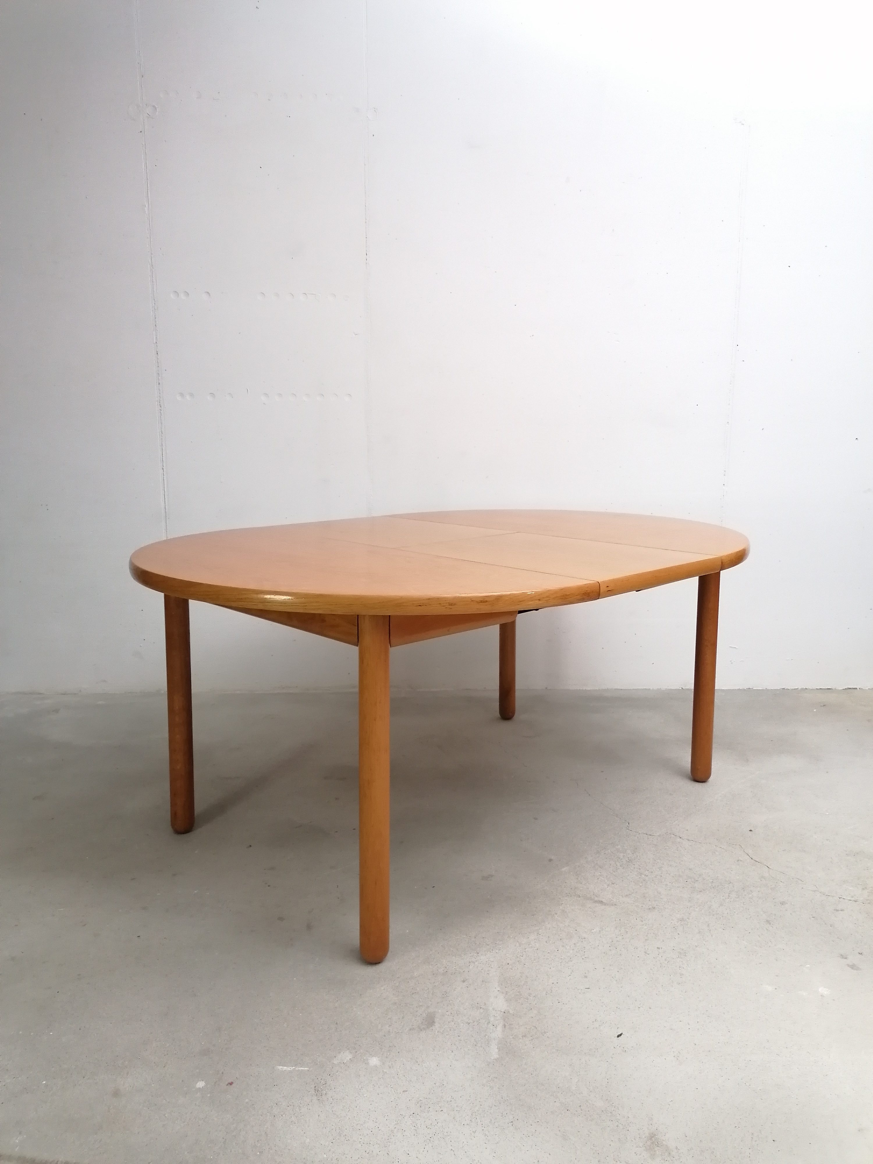 Ensemble table et chaises – Image 5