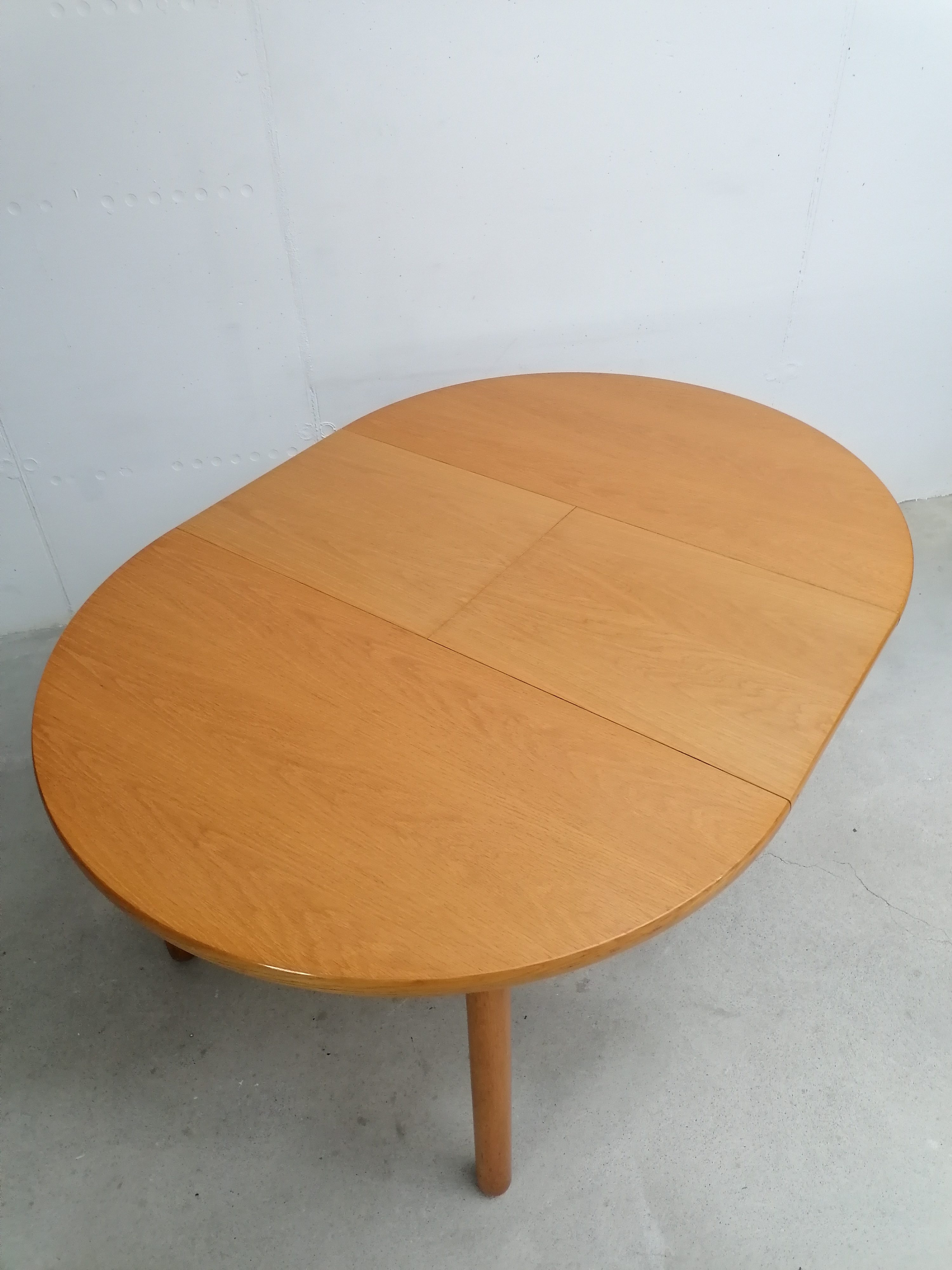 Ensemble table et chaises – Image 6