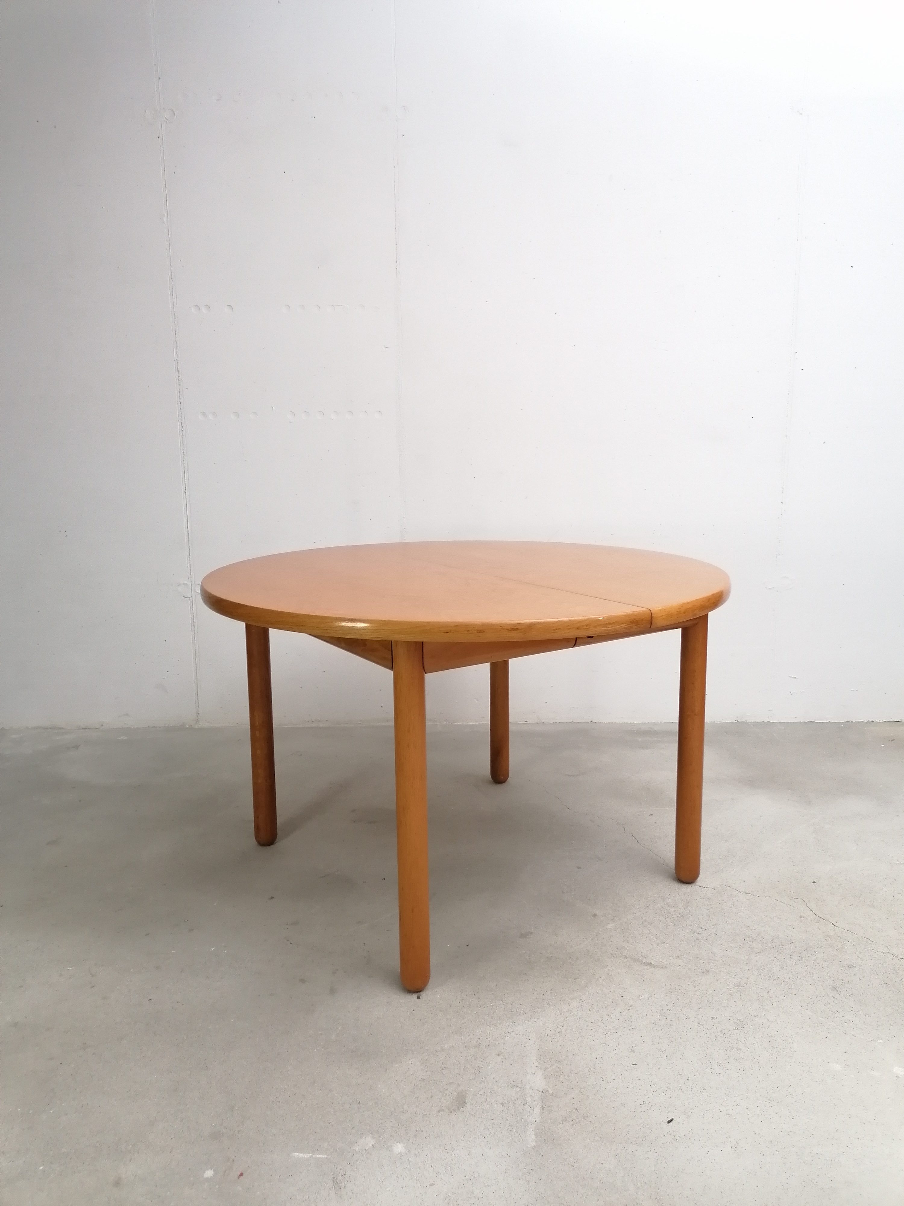 Ensemble table et chaises – Image 8