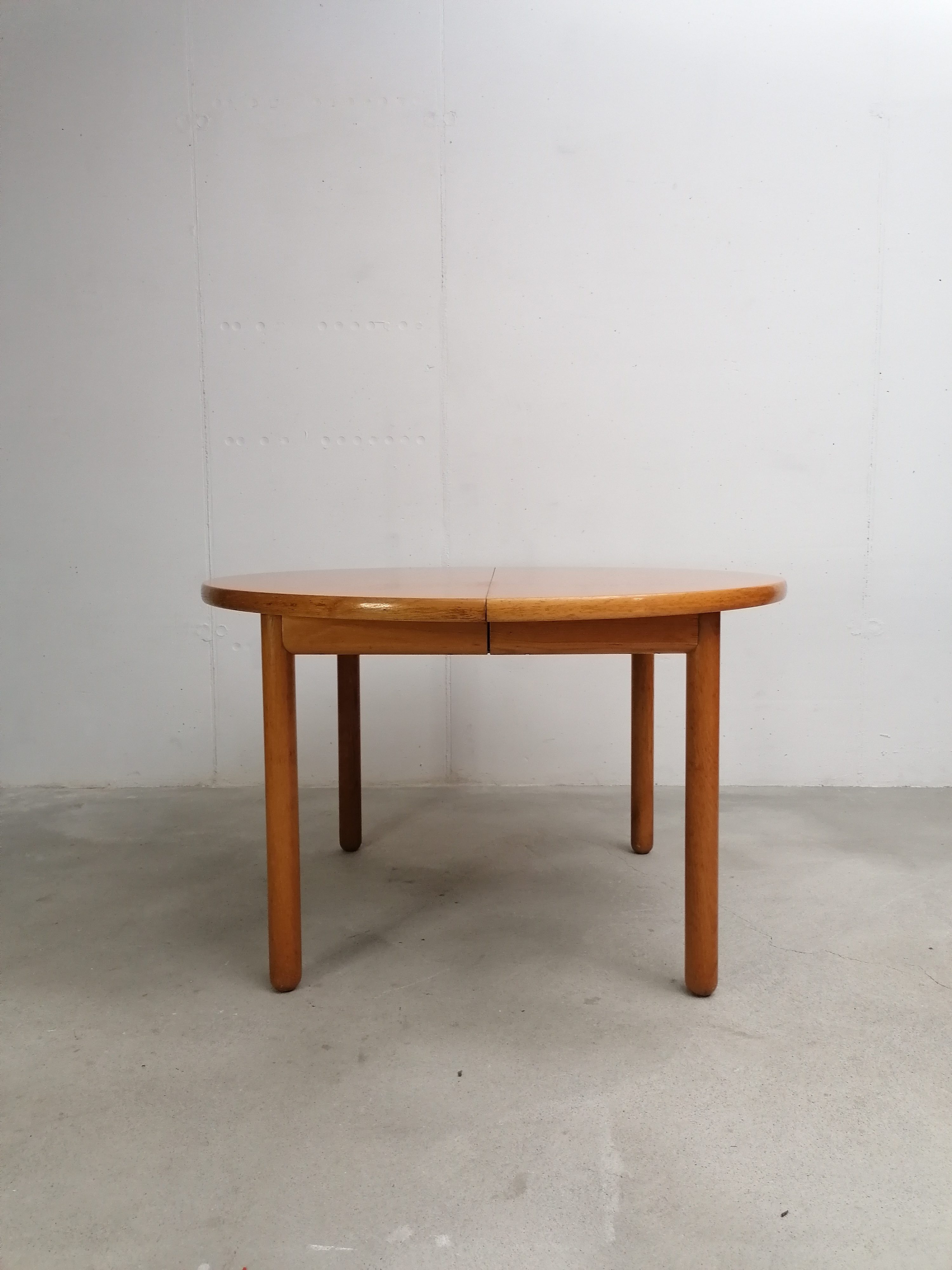 Ensemble table et chaises – Image 10