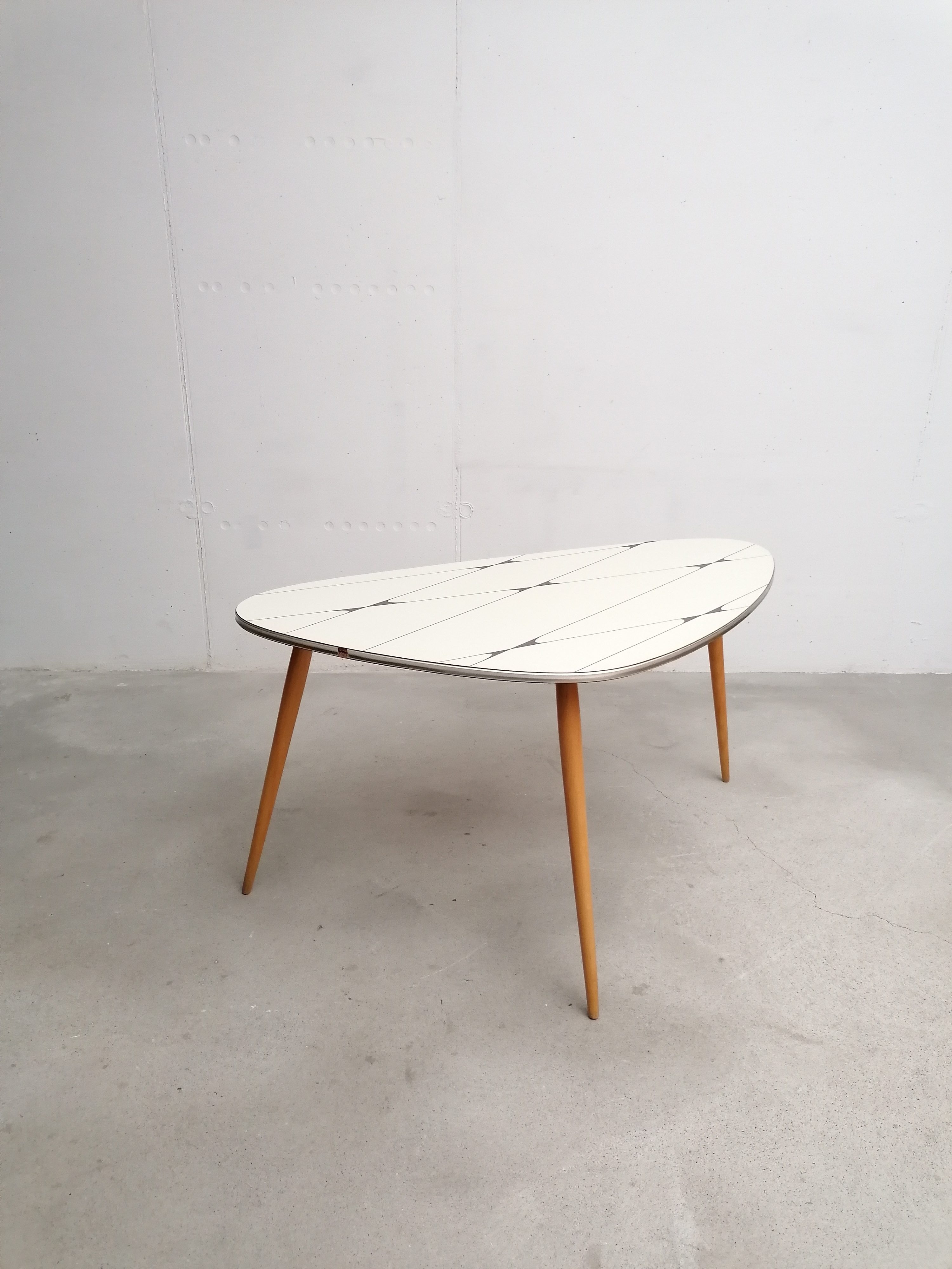Grande table d'appoint tripode – Image 2