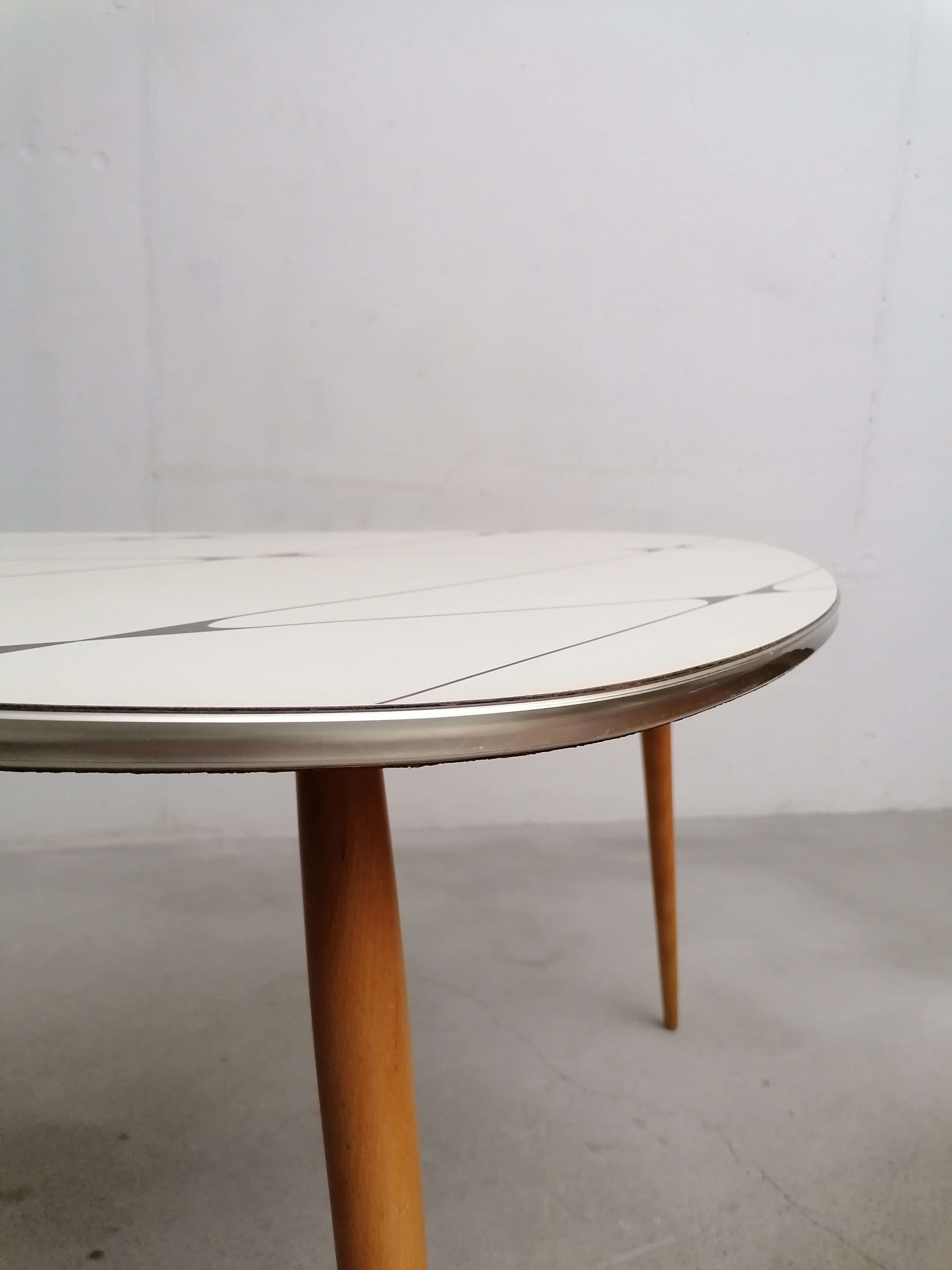 Grande table d'appoint tripode – Image 4