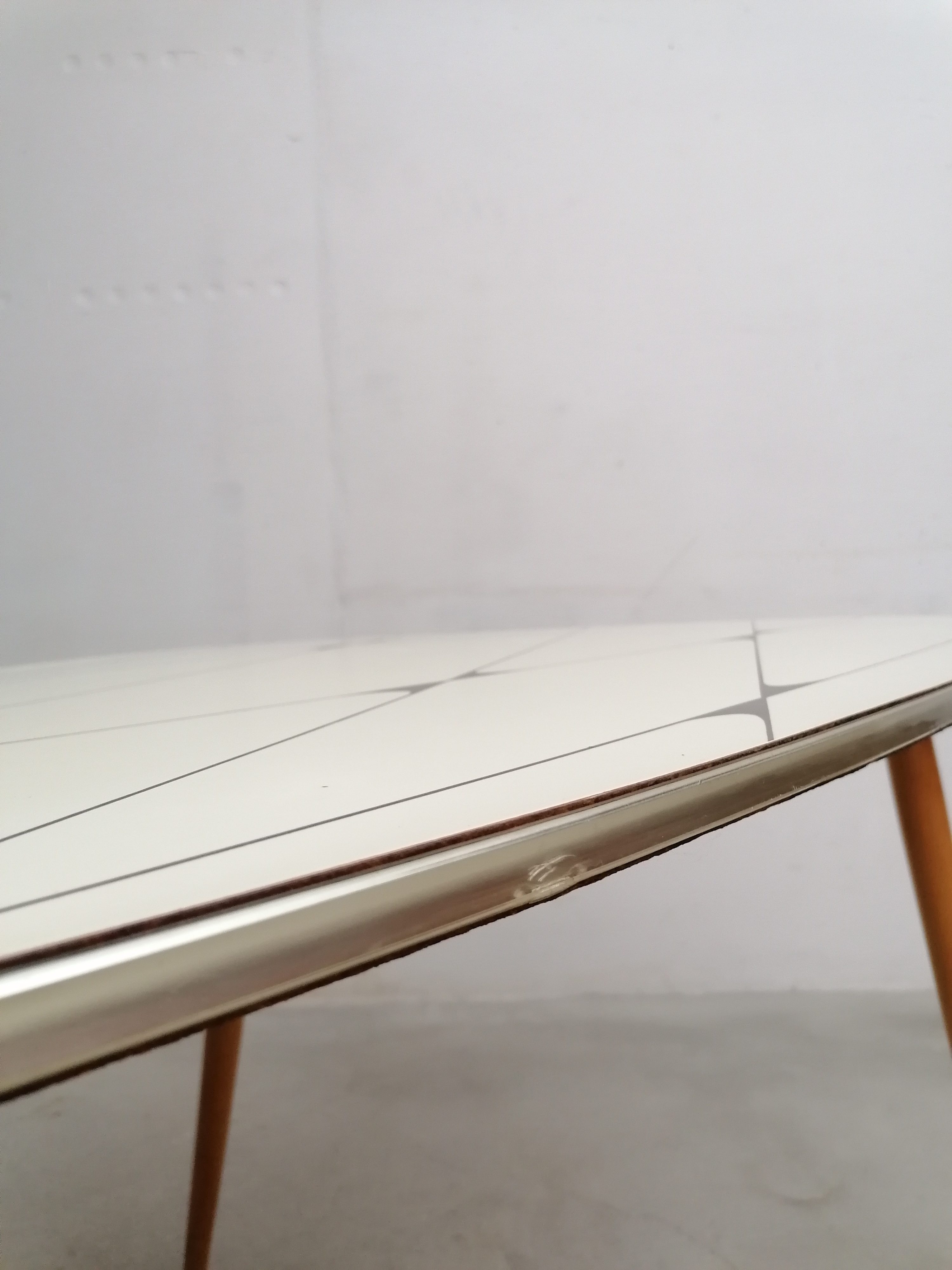 Grande table d'appoint tripode – Image 10