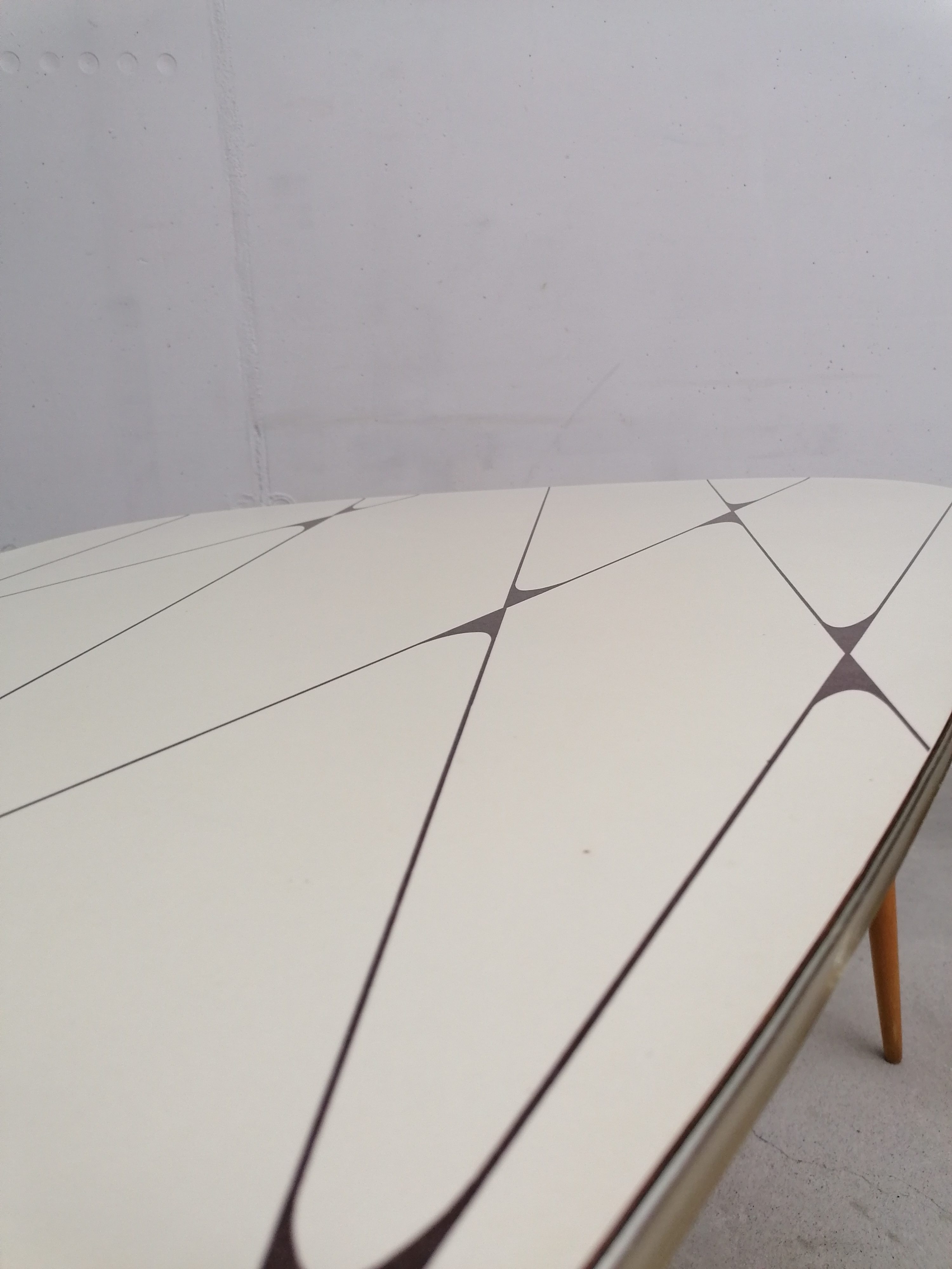 Grande table d'appoint tripode – Image 11