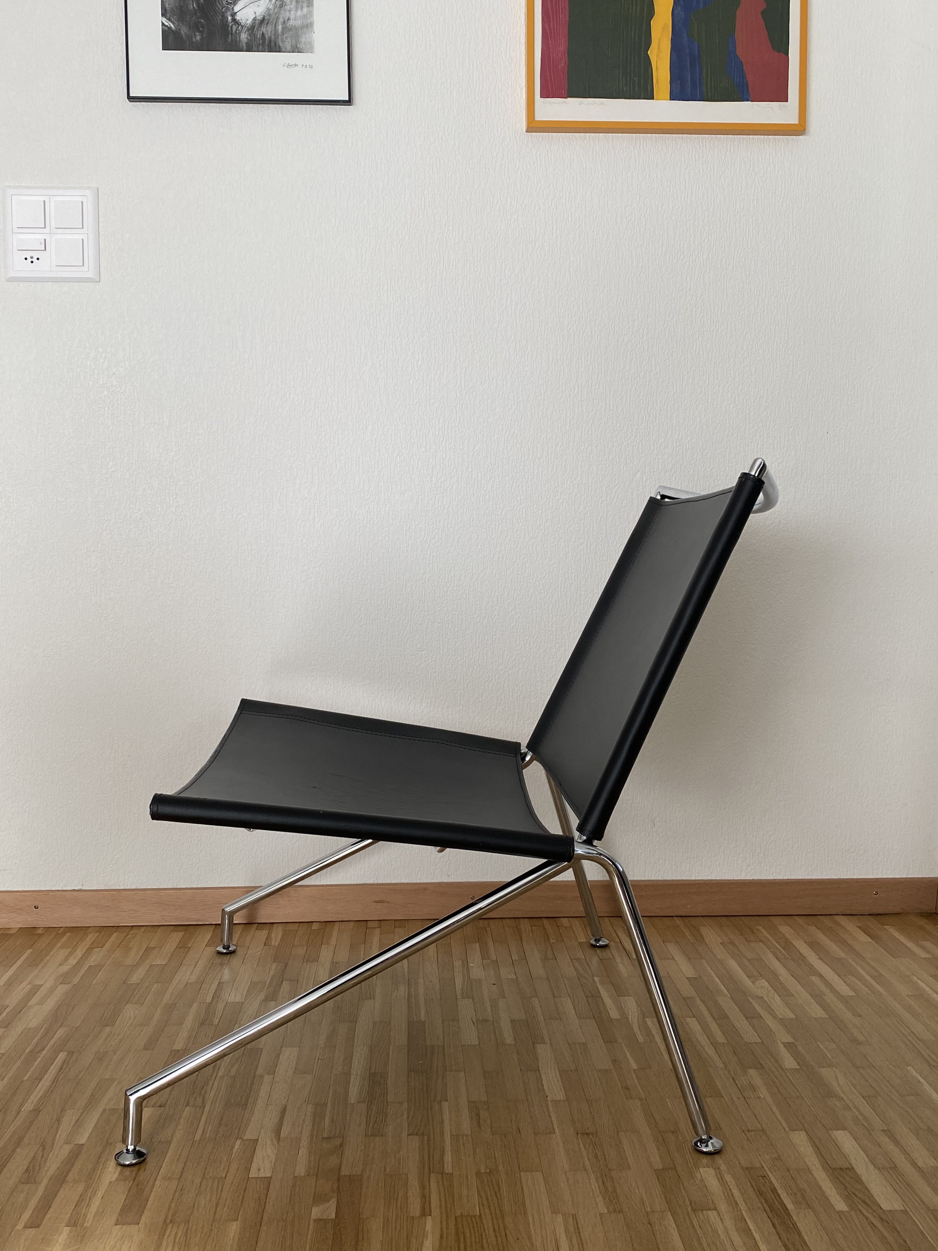 Paire de fauteuils en skaï et acier chromé – Image 6