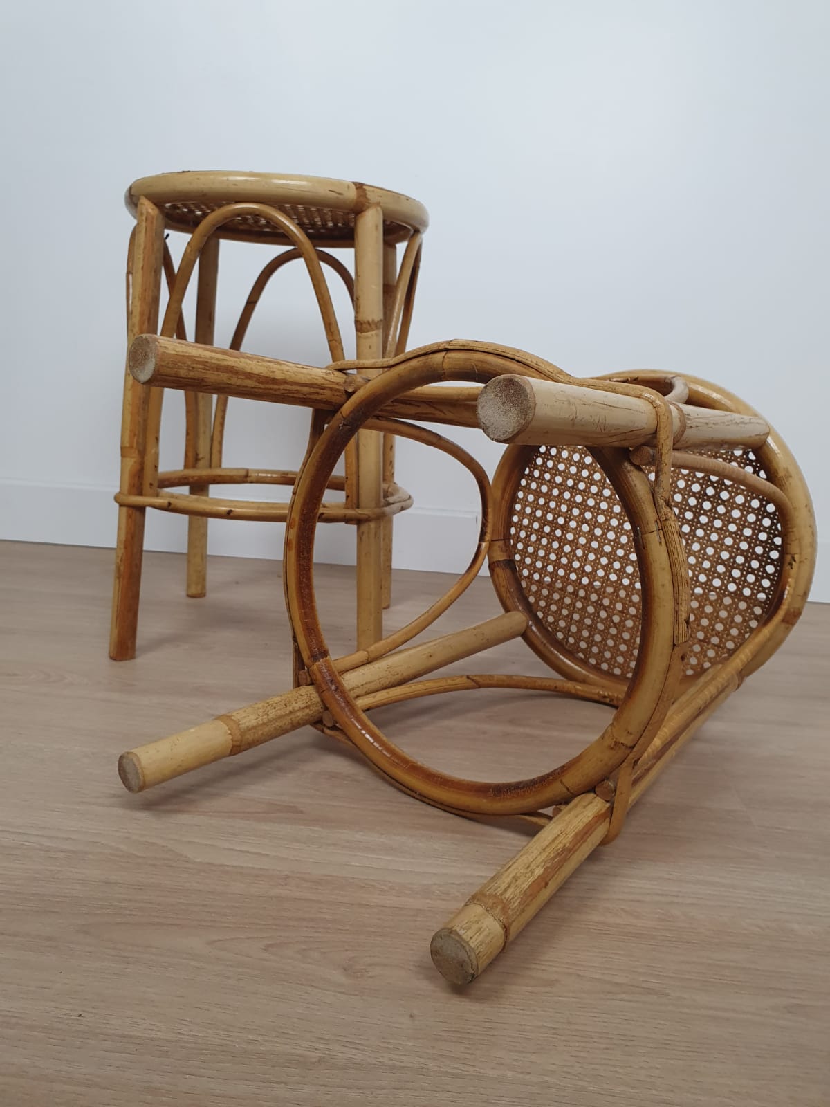 Paire de tabourets en rotin et osier – Image 4