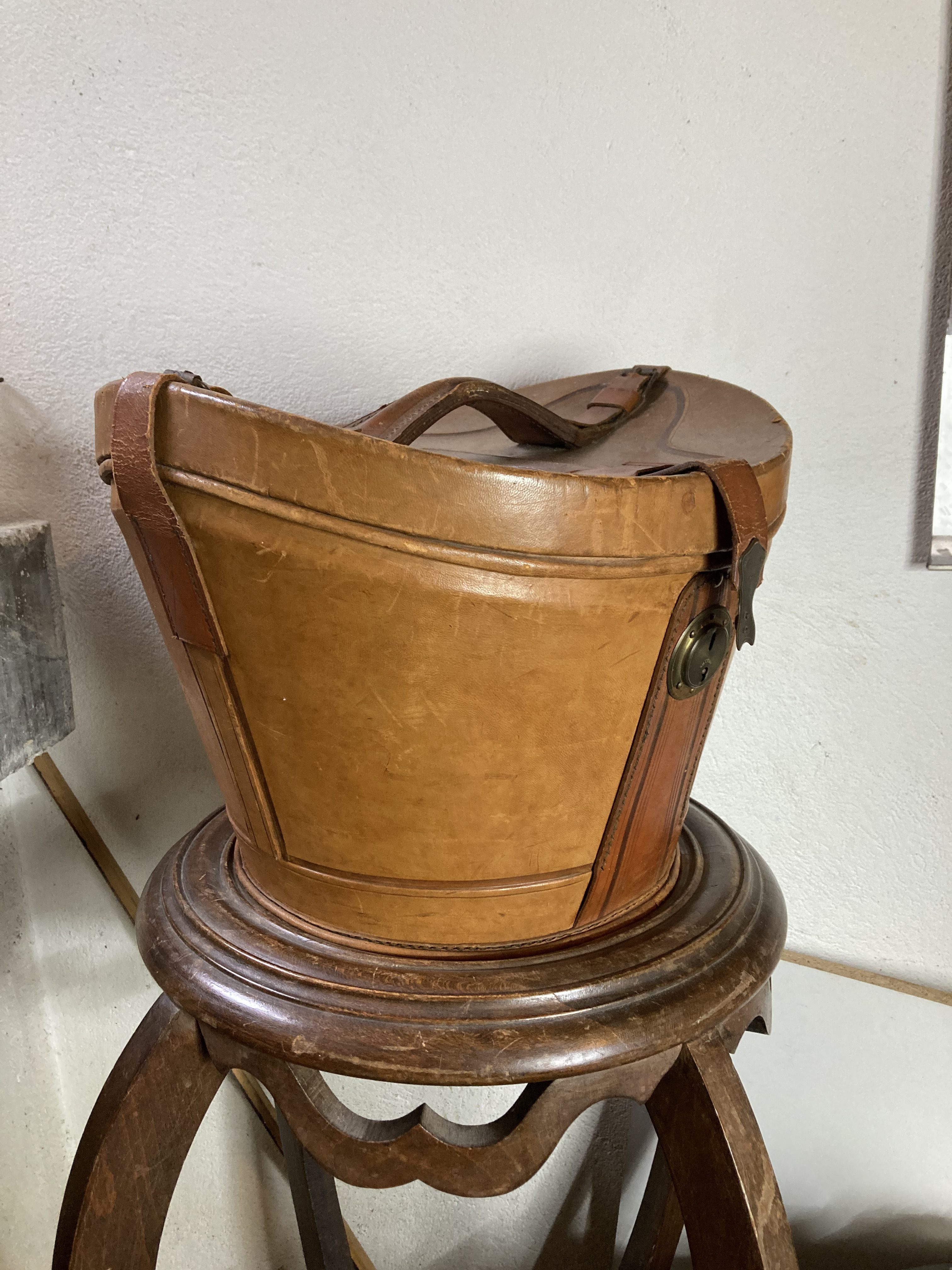 Boîte à chapeau en cuir – Bild 3