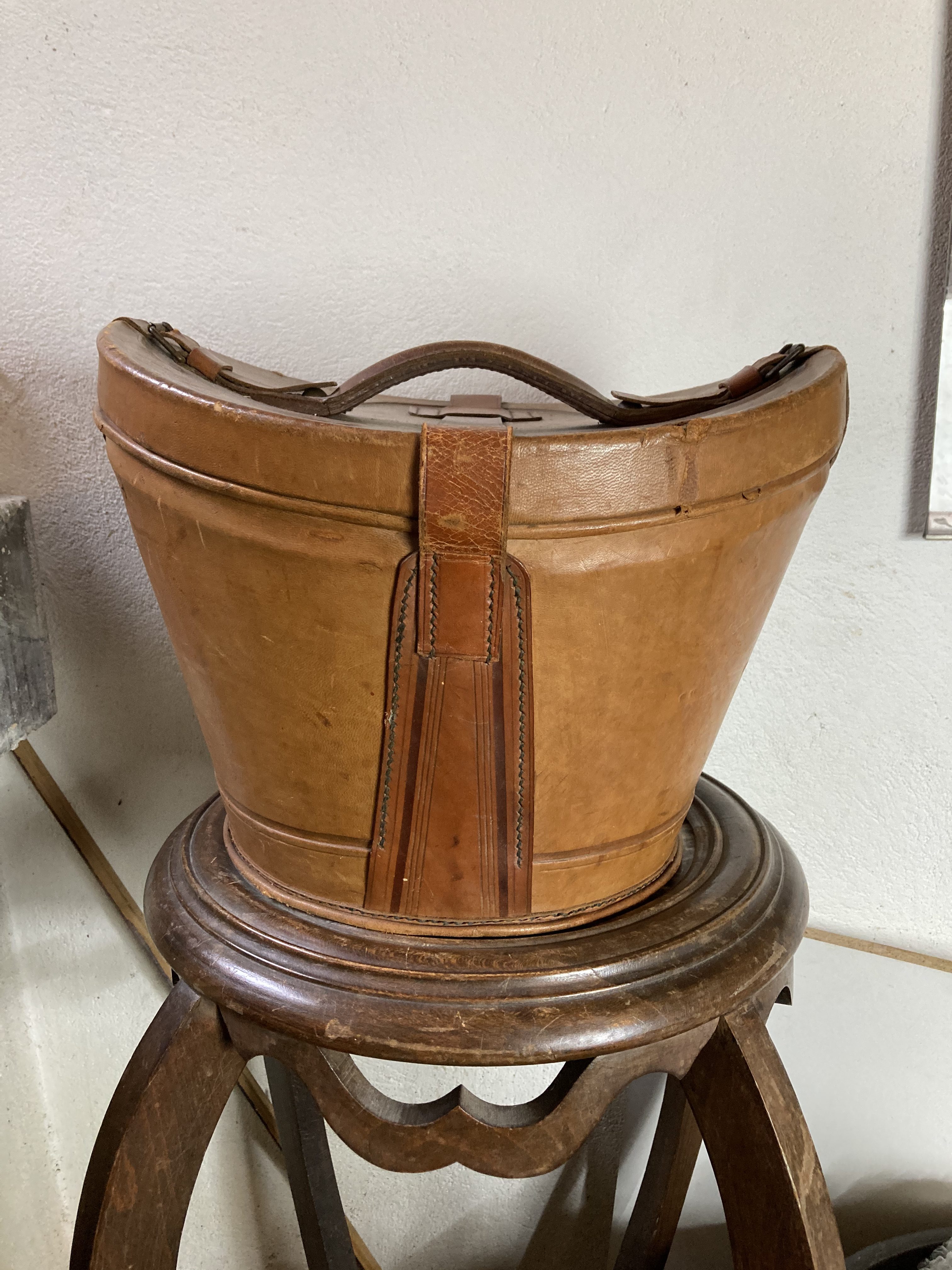 Boîte à chapeau en cuir – Bild 5