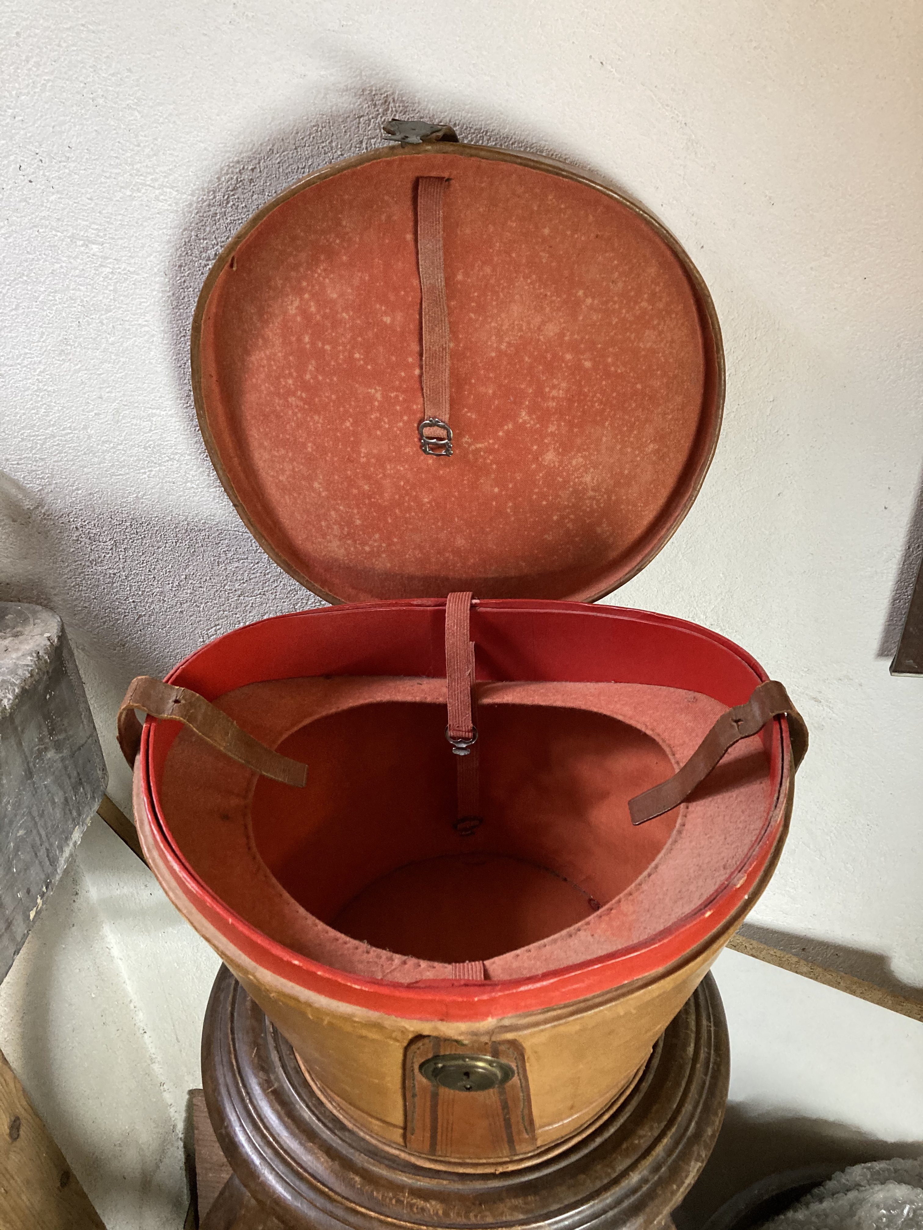 Boîte à chapeau en cuir – Bild 7
