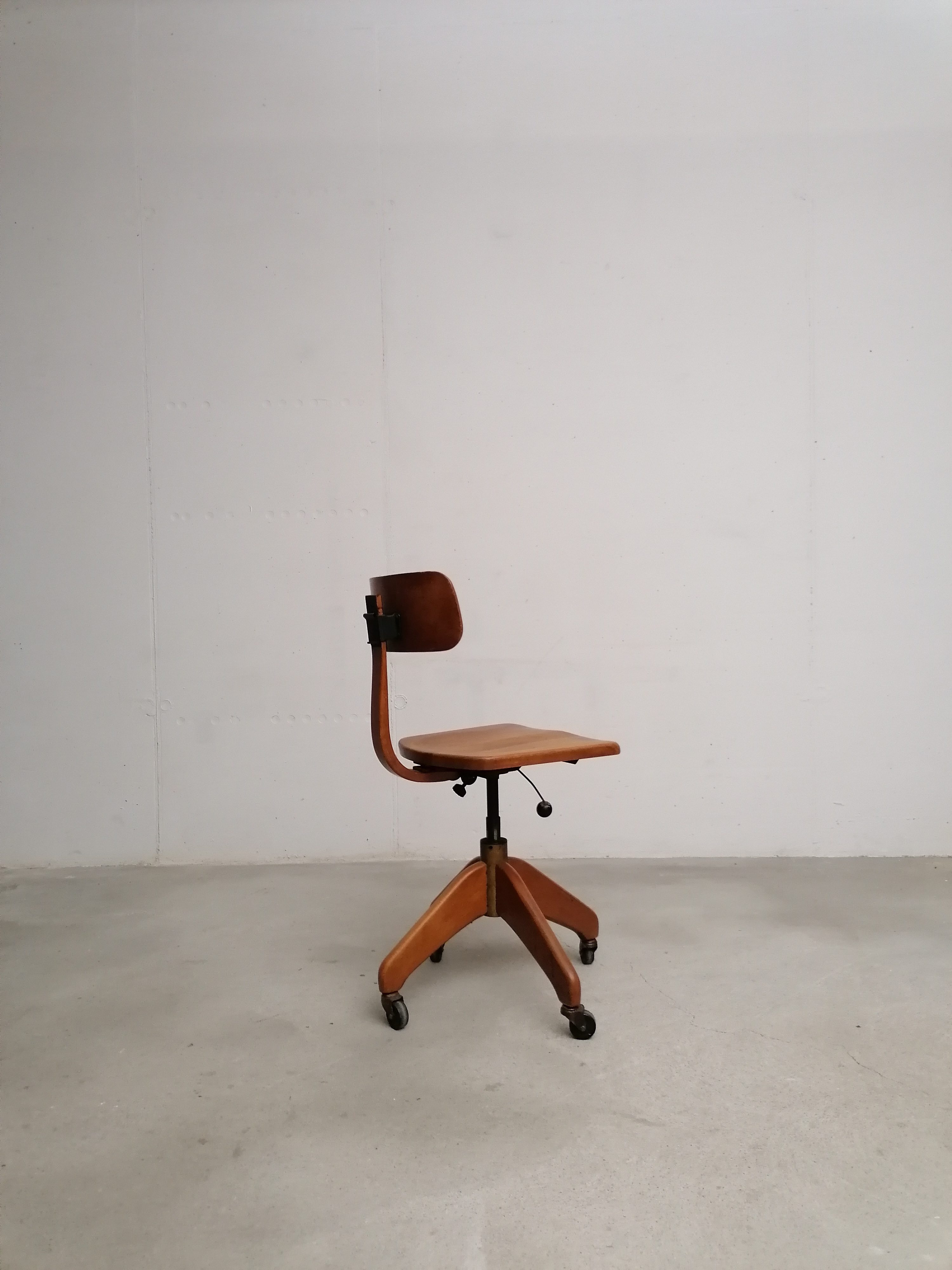 Chaise de bureau Giroflex 1960 – Image 6