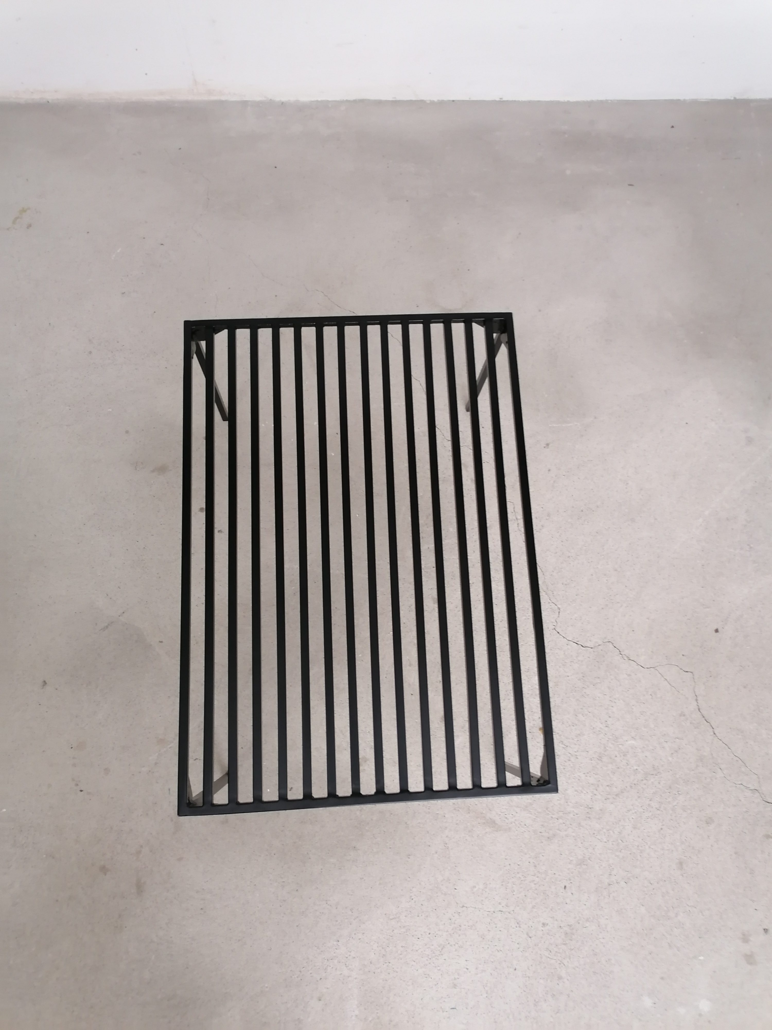 Table d'appoint en métal – Image 10