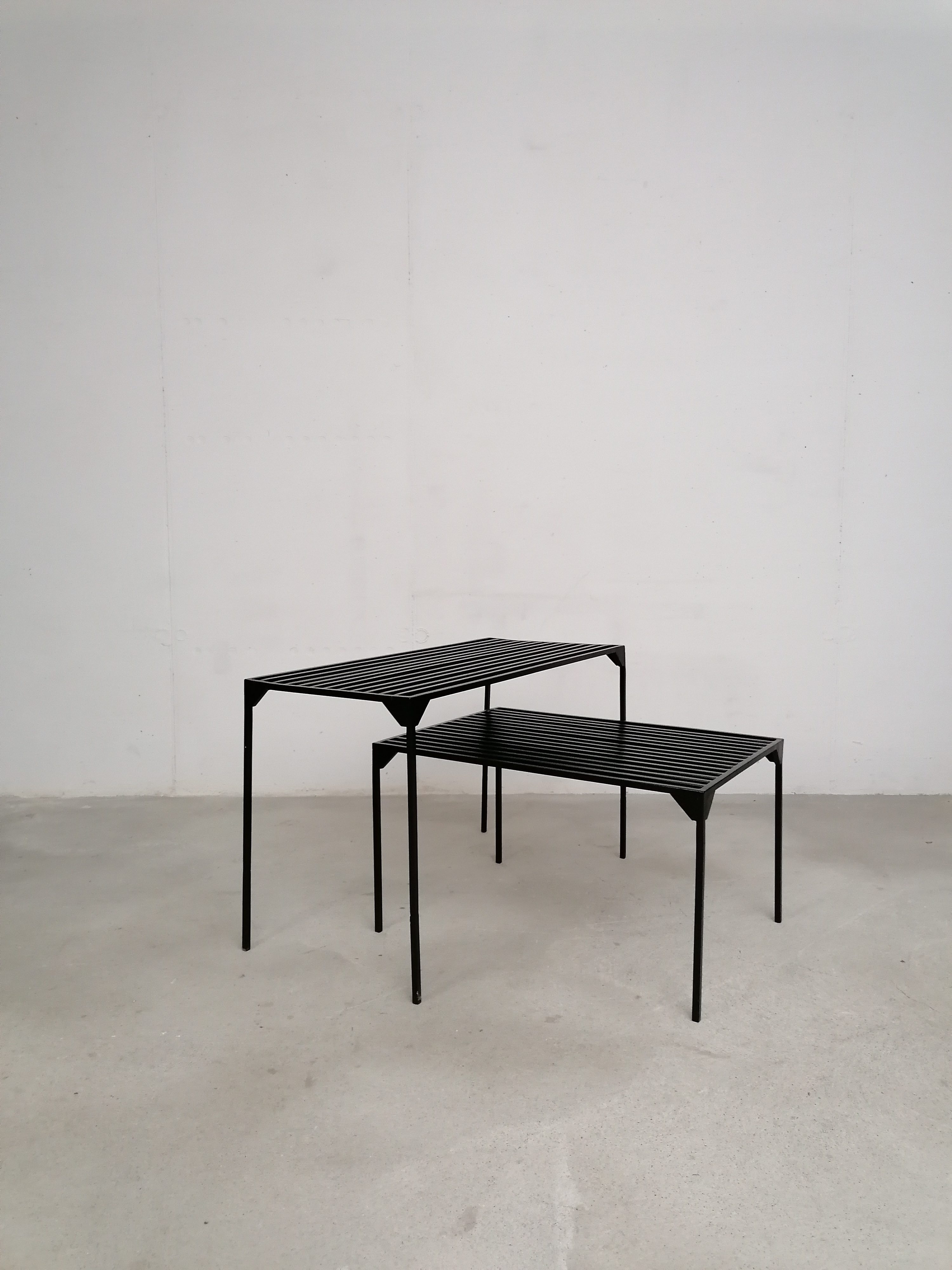 Table d'appoint en métal – Image 11