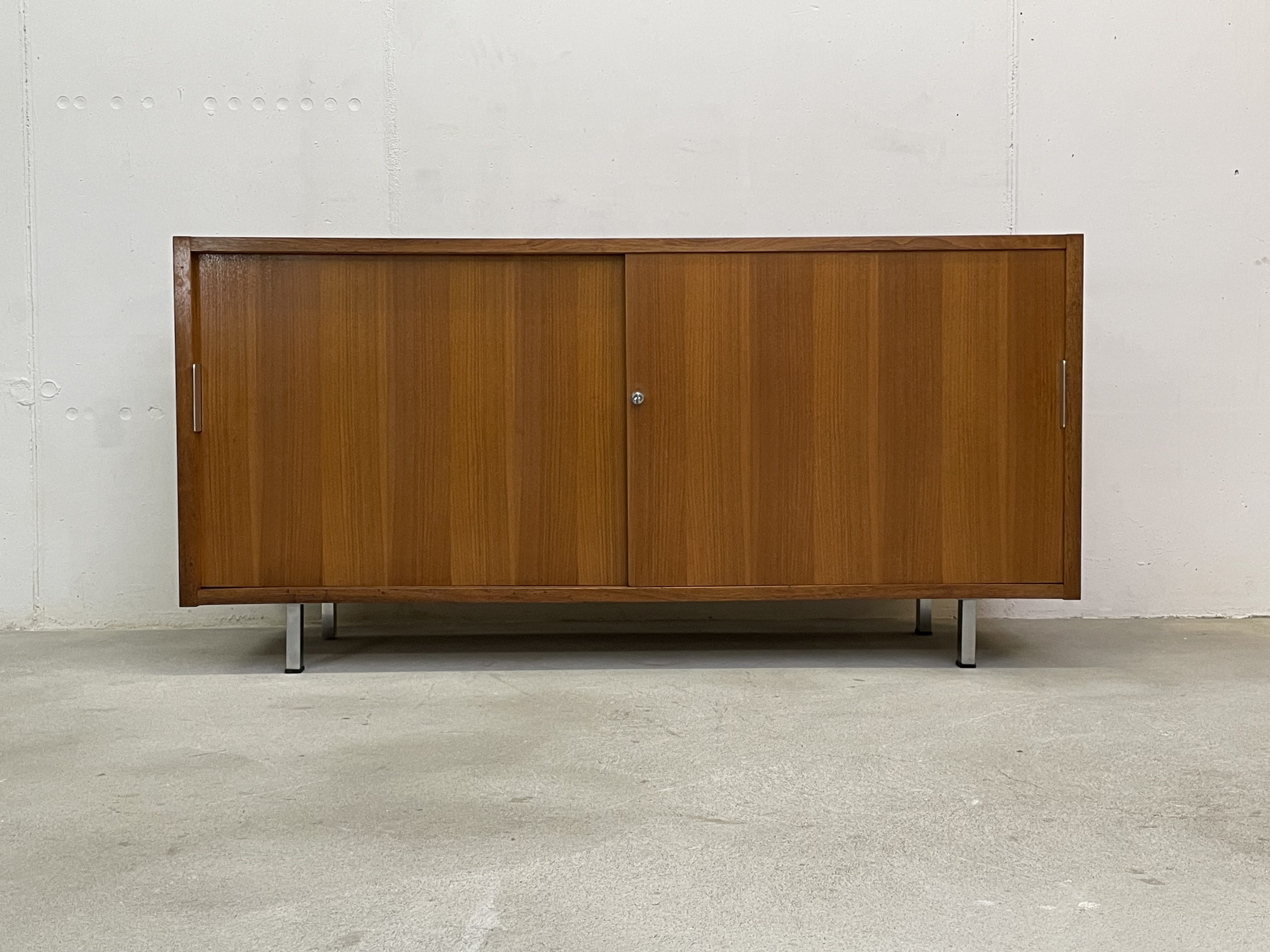 Sideboard à portes coulissantes – Image 2