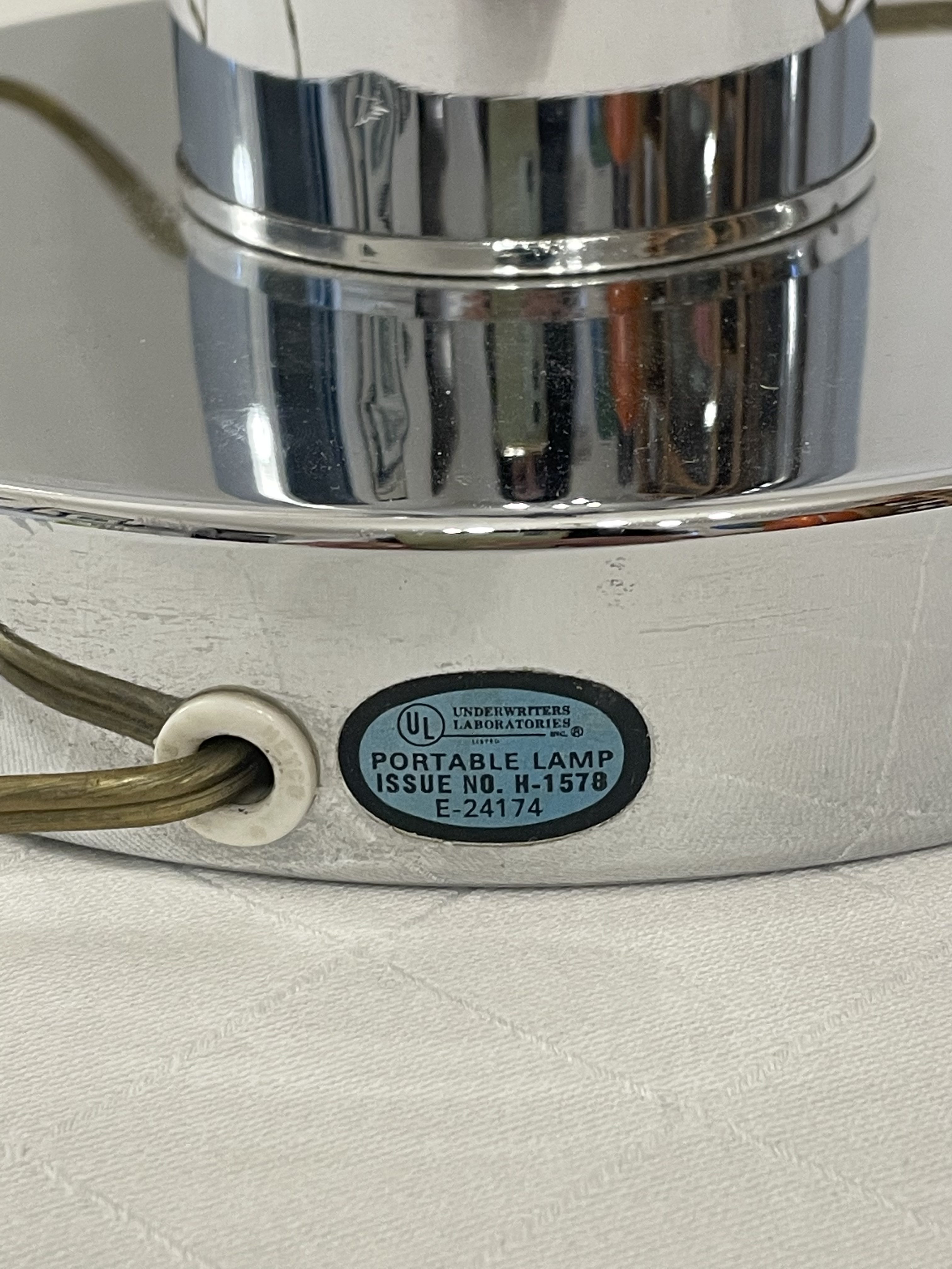 Paire de lampes Underwriters laboratories – Image 8