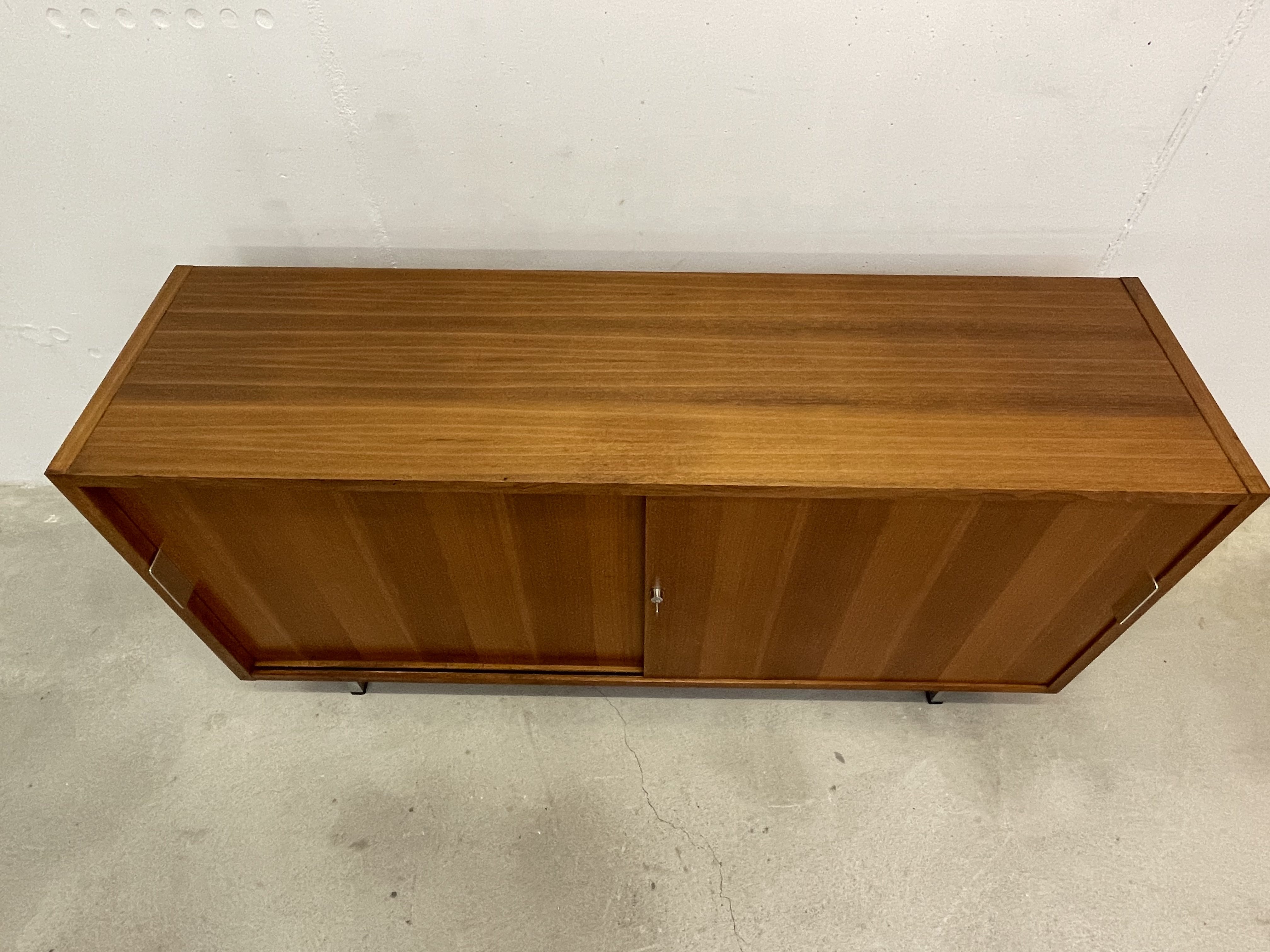 Sideboard à portes coulissantes – Image 6