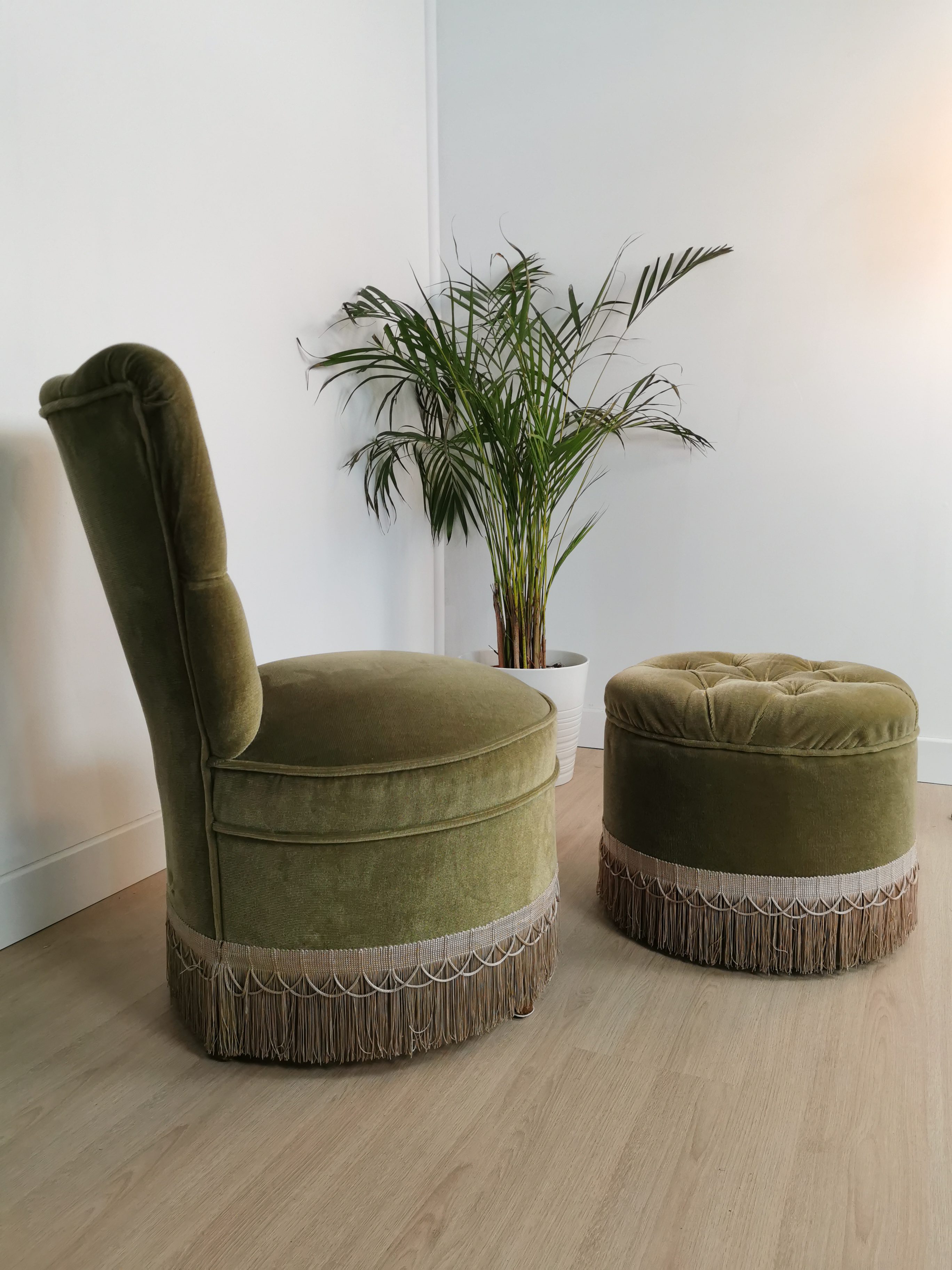 Chauffeuse crapaud avec repose pieds – Image 3