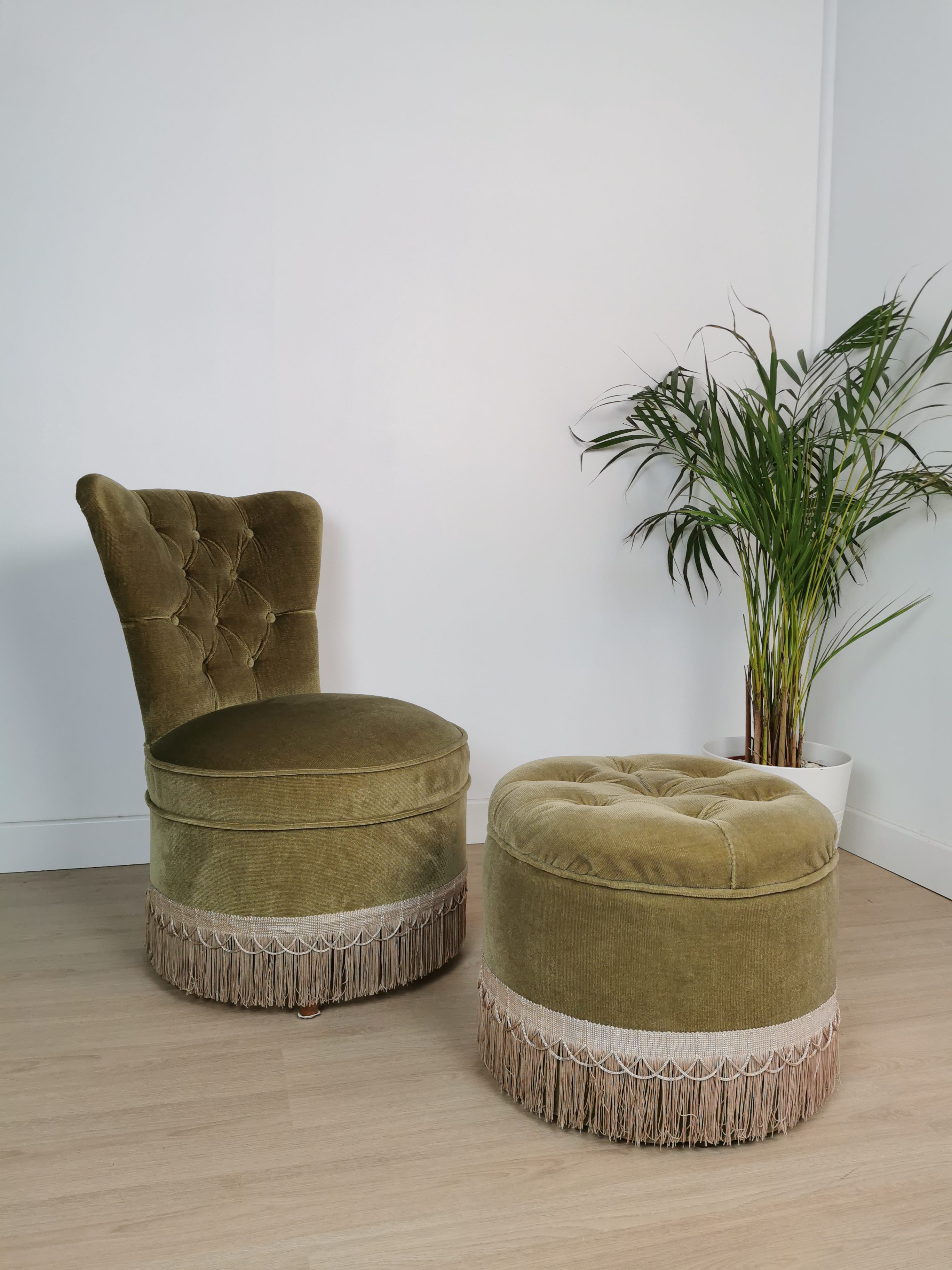 Chauffeuse crapaud avec repose pieds – Image 4