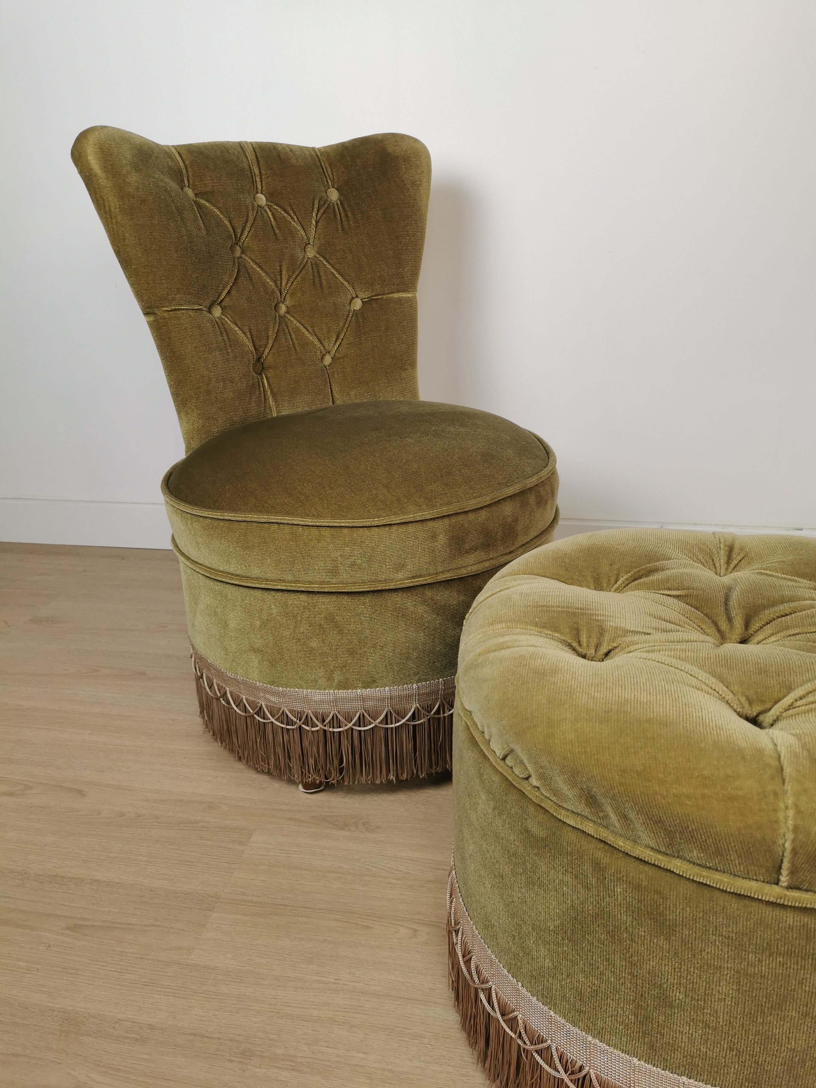 Chauffeuse crapaud avec repose pieds – Image 5