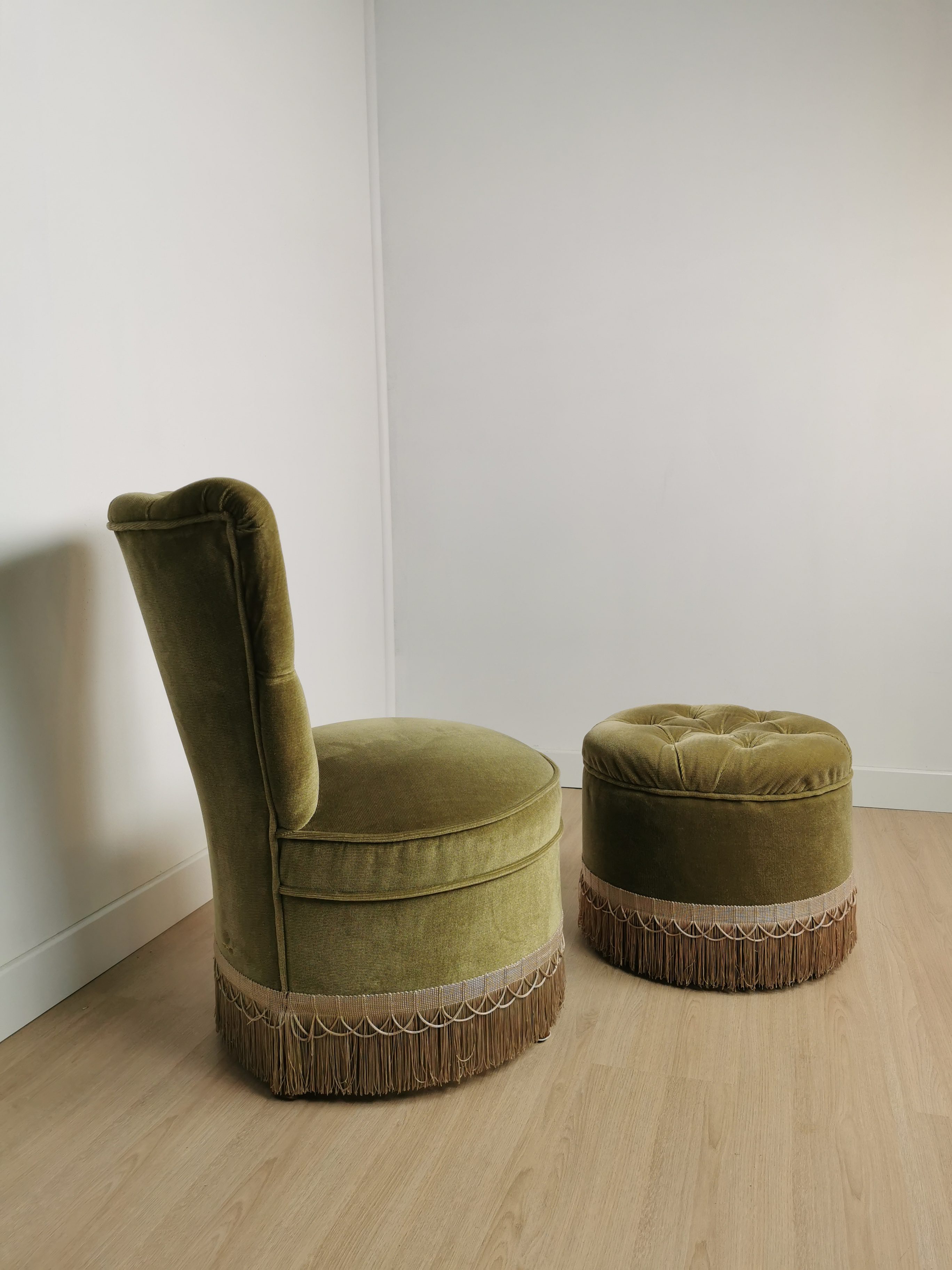 Chauffeuse crapaud avec repose pieds – Image 7