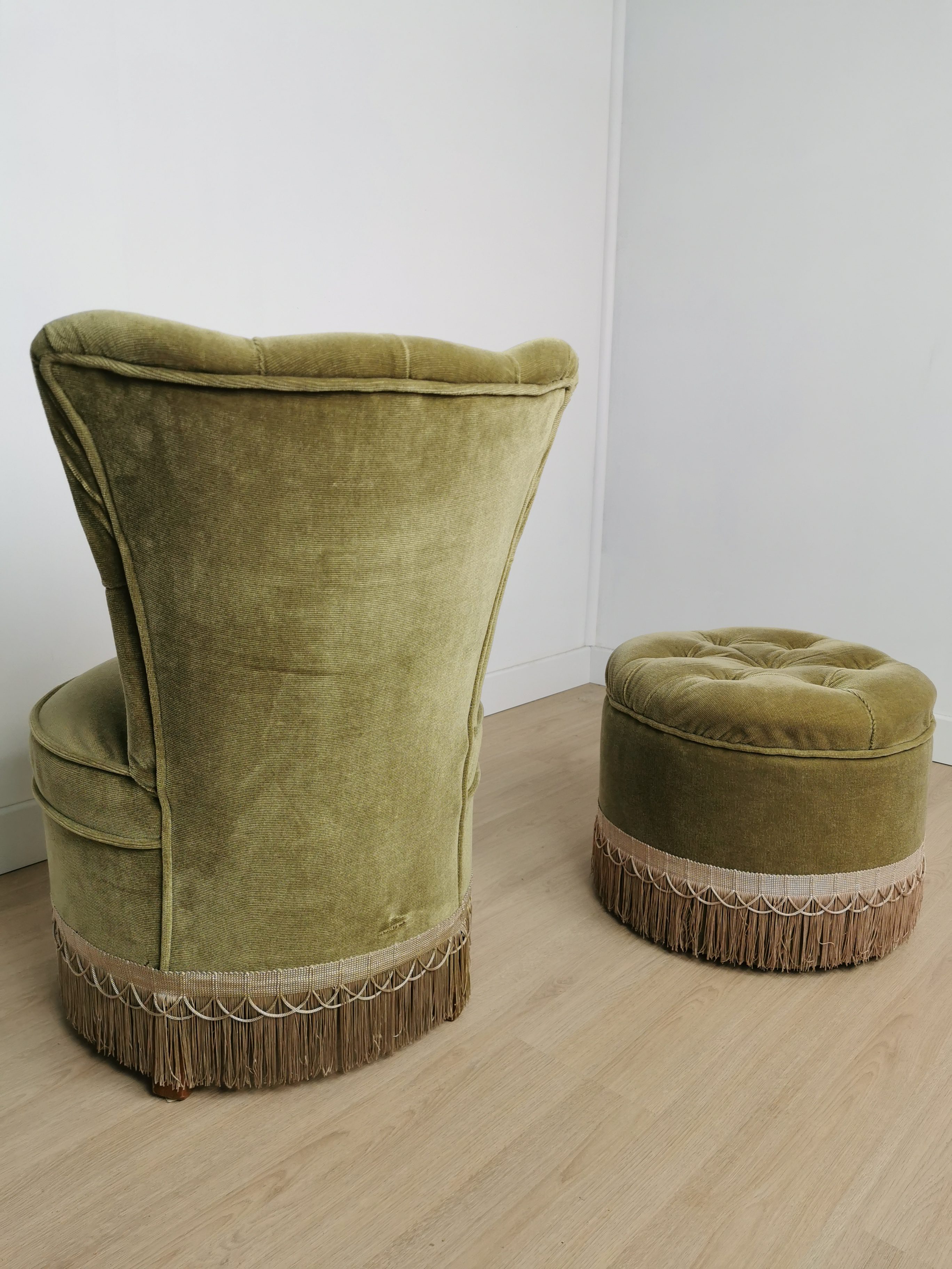 Chauffeuse crapaud avec repose pieds – Image 10