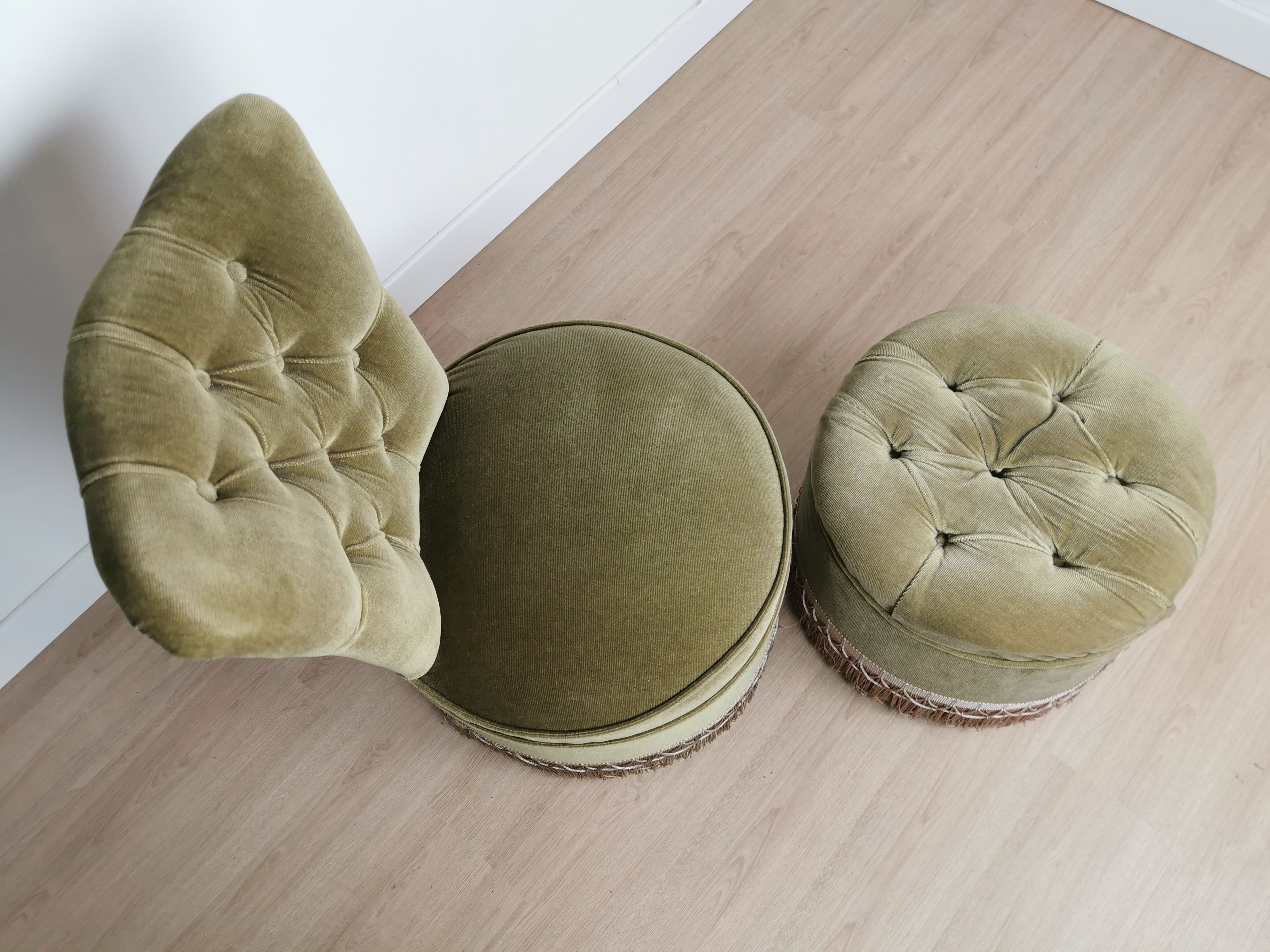 Chauffeuse crapaud avec repose pieds – Image 11