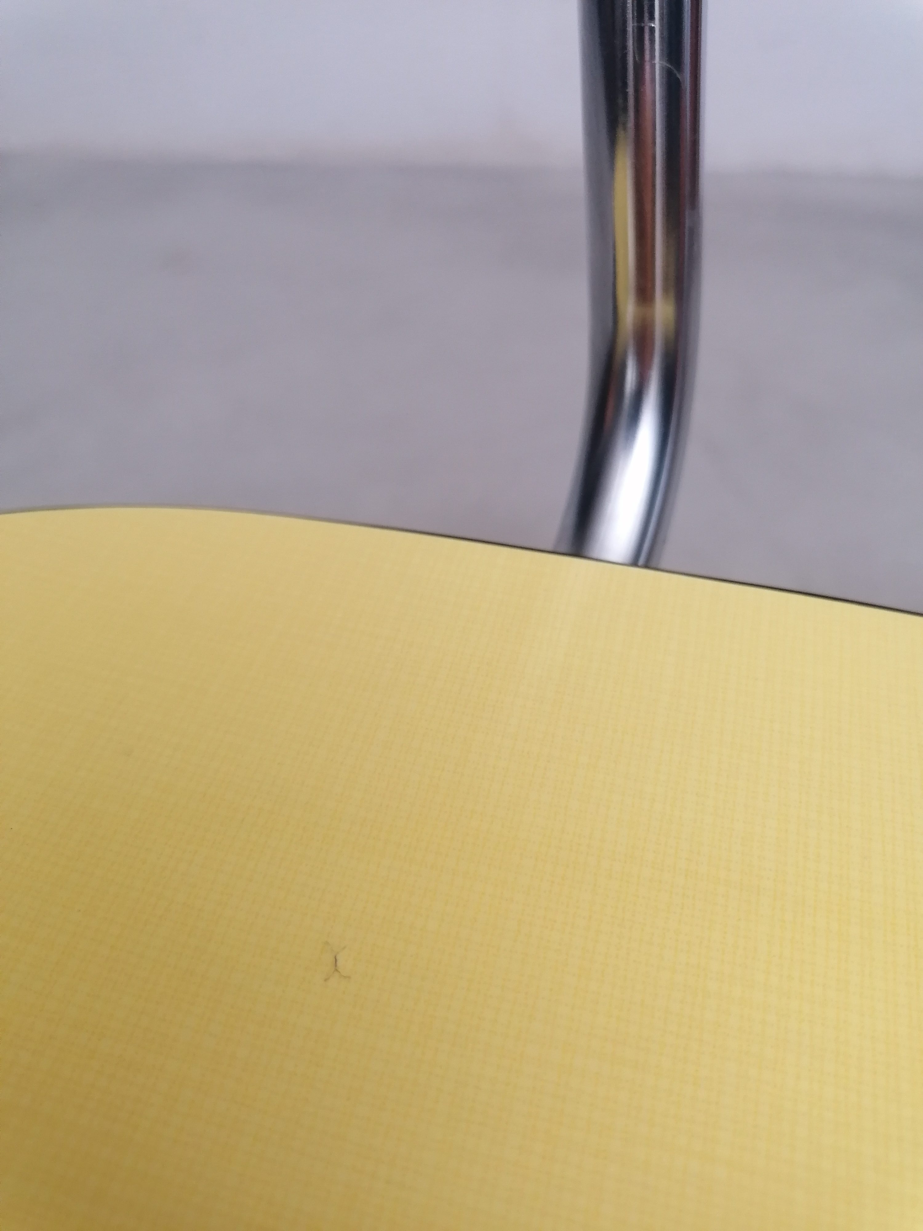 Chaise formica jaune – Image 12