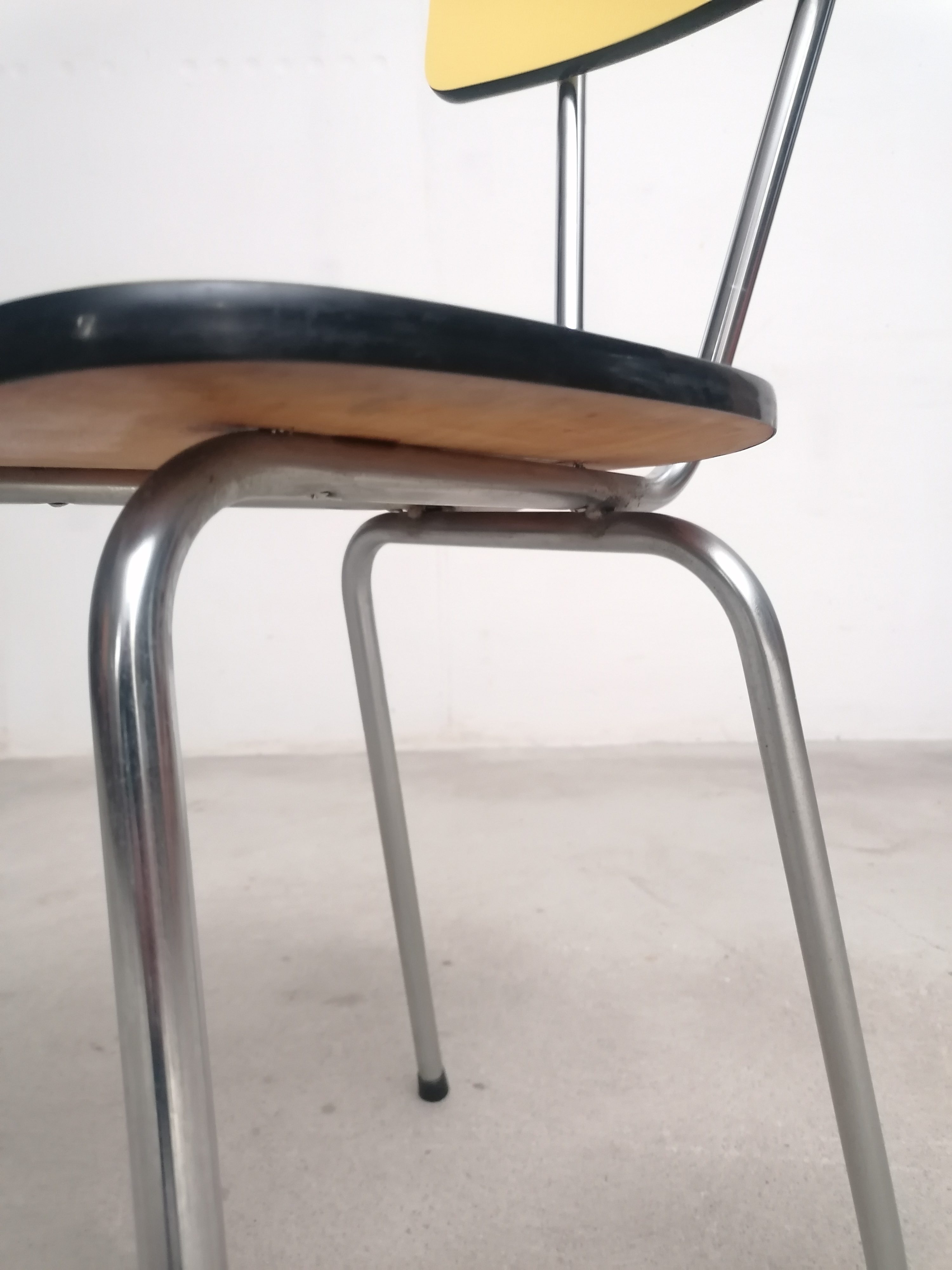 Chaise formica jaune – Image 13