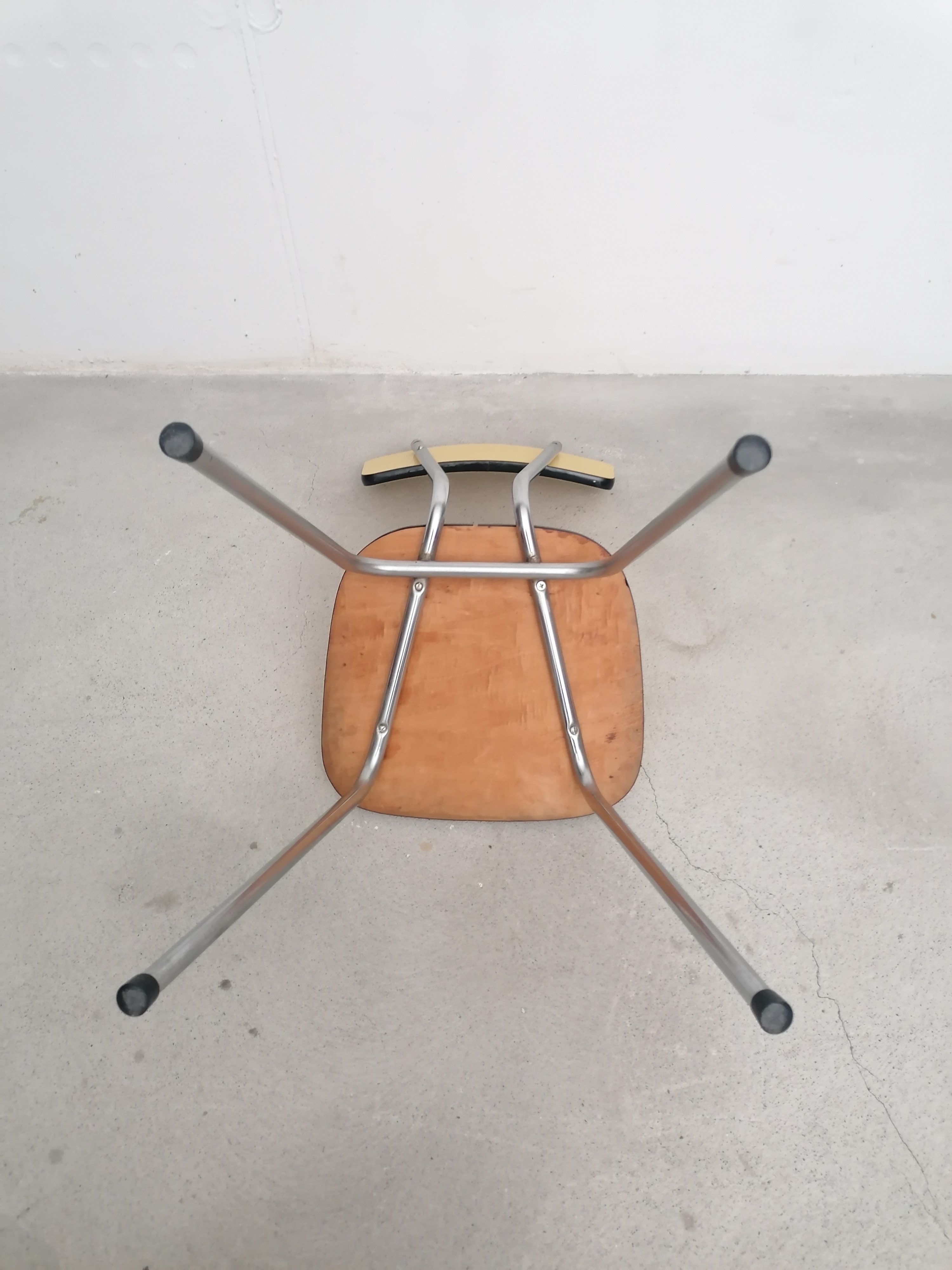 Chaise formica jaune – Image 15