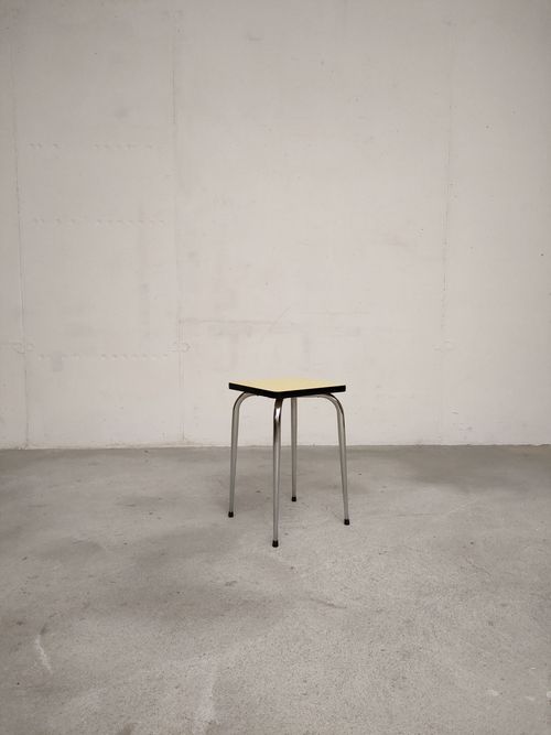 Tabouret en formica – Image 2