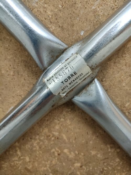 Tabouret en formica – Image 8