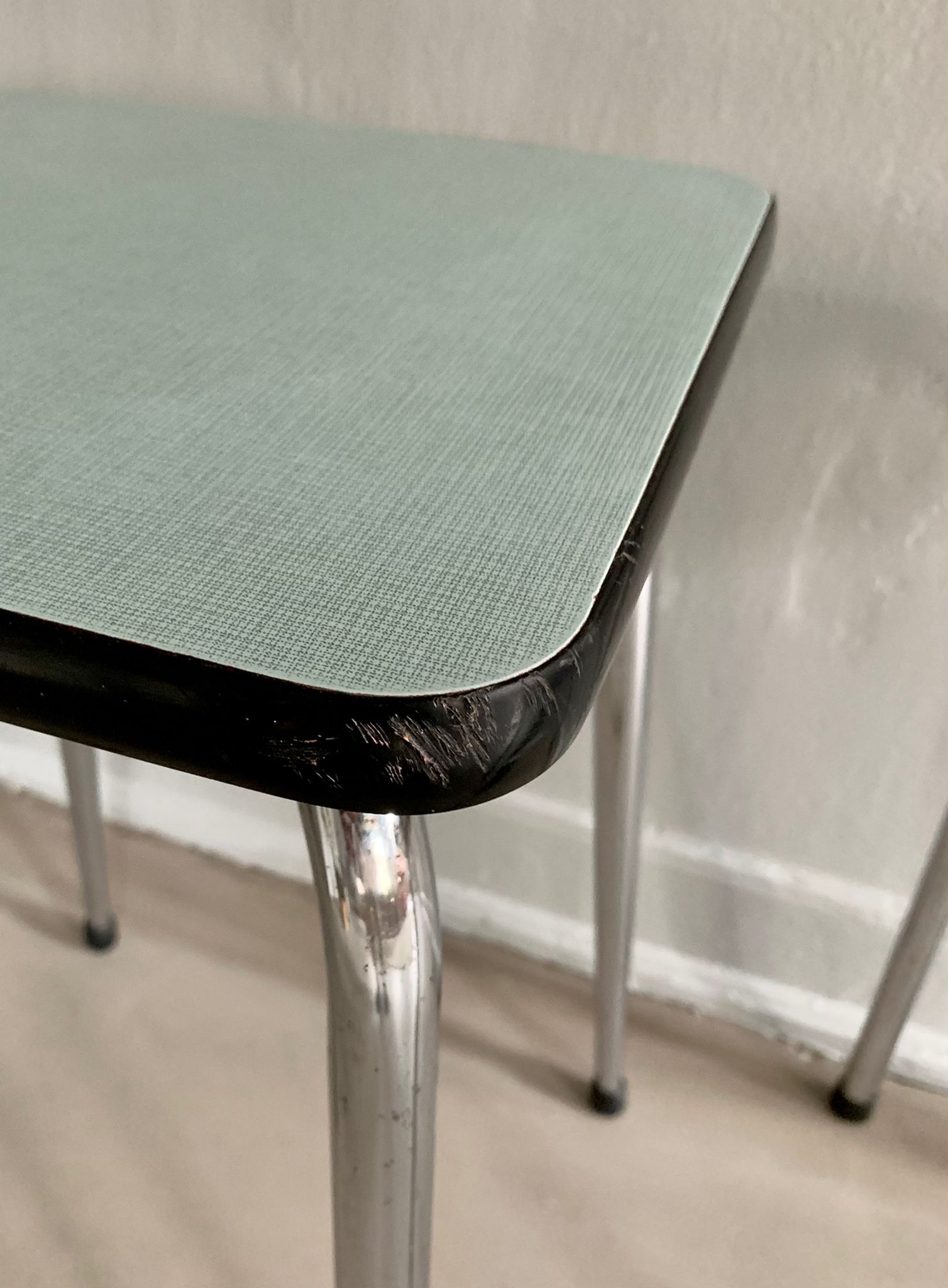 Tabouret(s) en formica bleu – Image 7