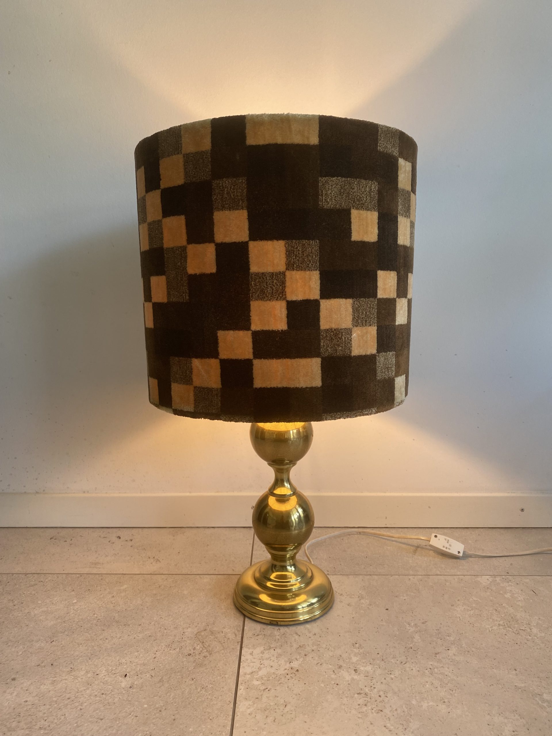 Lampadaire vintage en velours 70's – Image 2
